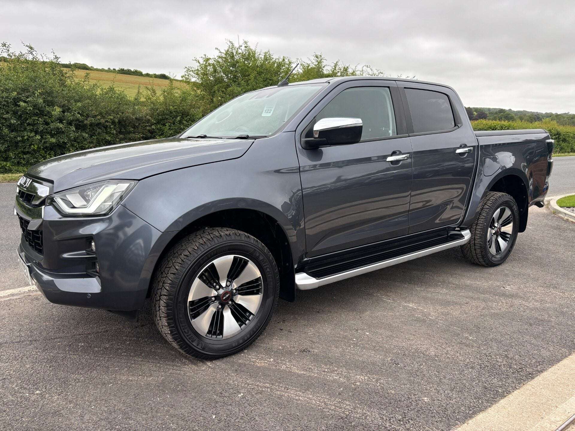 A 2022 ISUZU D-MAX DL40 1.9 TD Double Cab 4x4 Pickup - Roller Shutter A 2022 ISUZU D-MAX DL40 1.9 TD Double Cab 4x4 Pickup - Roller Shutter