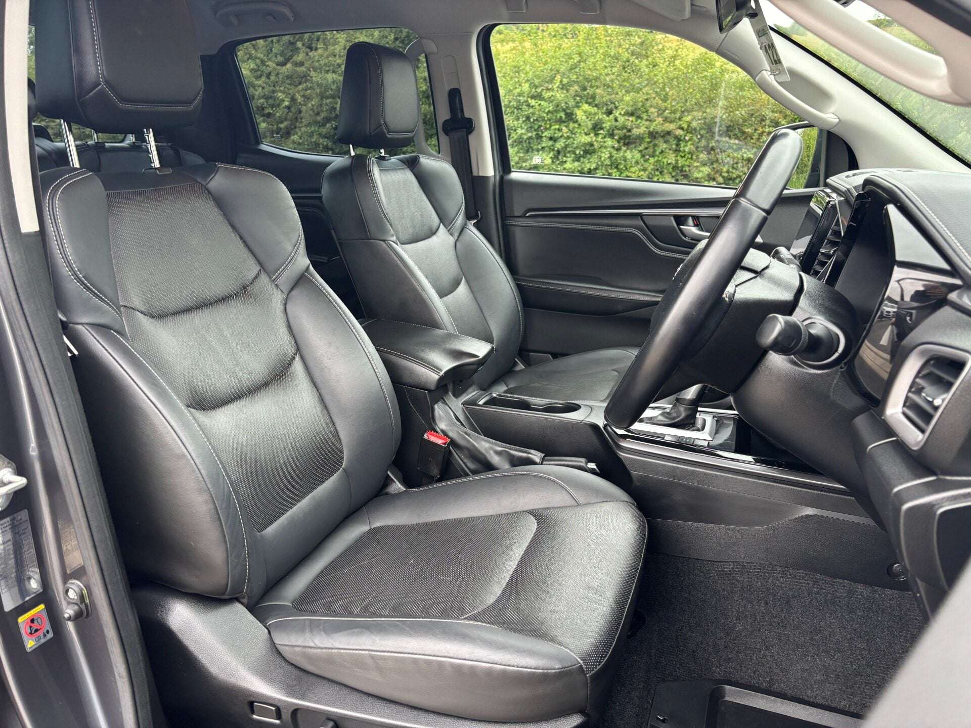 A 2022 ISUZU D-MAX DL40 1.9 TD Double Cab 4x4 Pickup - Roller Shutter A 2022 ISUZU D-MAX DL40 1.9 TD Double Cab 4x4 Pickup - Roller Shutter
