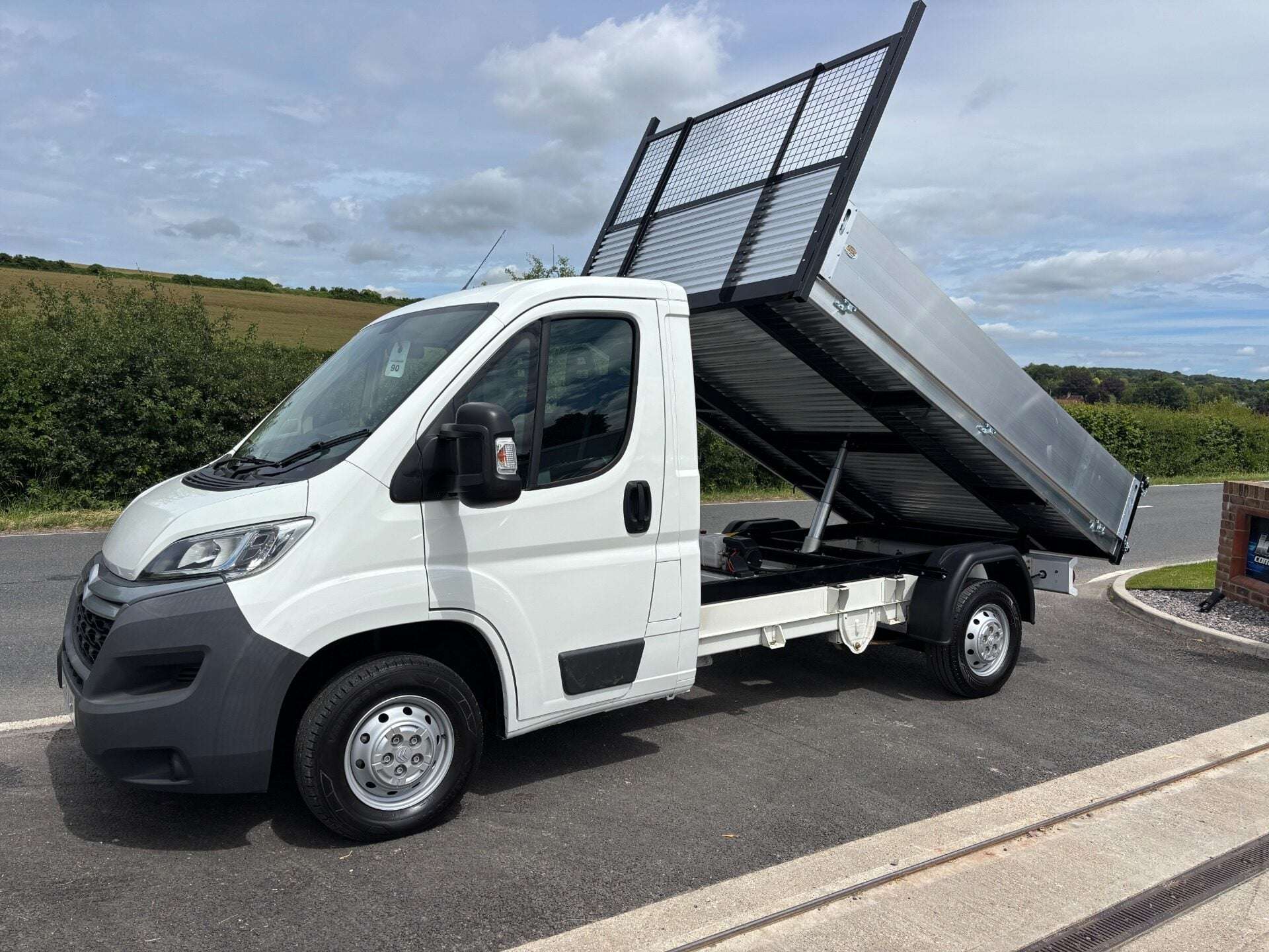 A 2016 CITROEN RELAY 35 L2 Single Cab Tipper - Air Con / New Body A 2016 CITROEN RELAY 35 L2 Single Cab Tipper - Air Con / New Body