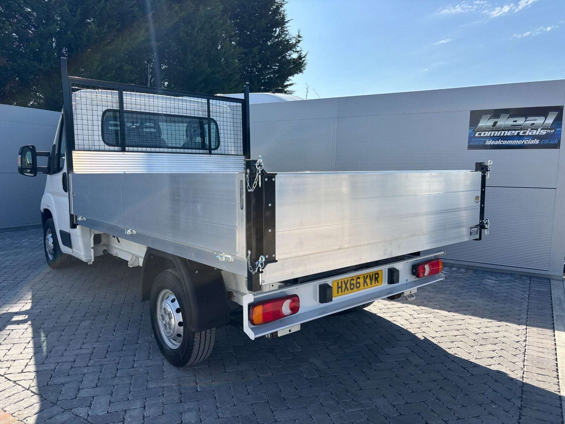 A 2016 CITROEN RELAY 35 L2 Single Cab Tipper - Air Con / New Body A 2016 CITROEN RELAY 35 L2 Single Cab Tipper - Air Con / New Body