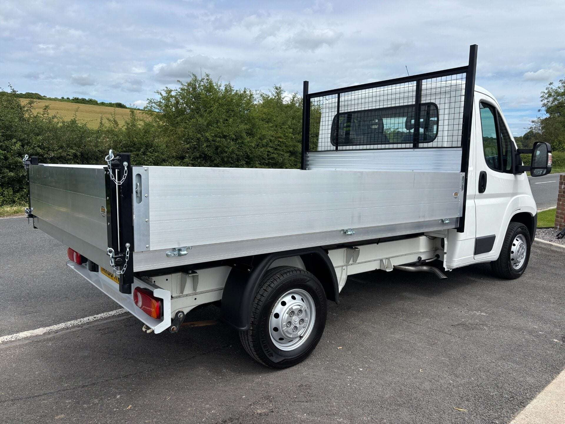 A 2016 CITROEN RELAY 35 L2 Single Cab Tipper - Air Con / New Body A 2016 CITROEN RELAY 35 L2 Single Cab Tipper - Air Con / New Body