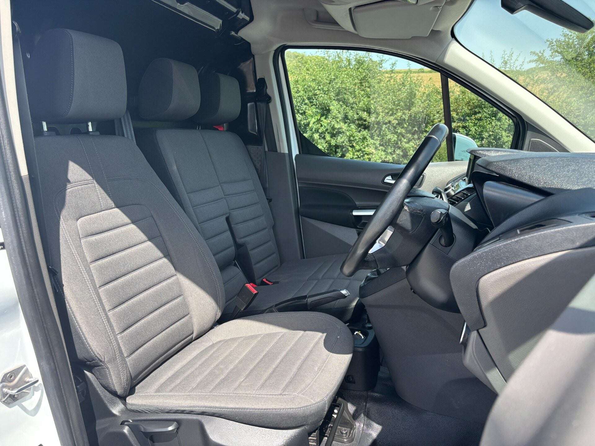 A 2022 FORD TRANSIT CONNECT 240 L2 Limited 120 ps Panel Van A 2022 FORD TRANSIT CONNECT 240 L2 Limited 120 ps Panel Van
