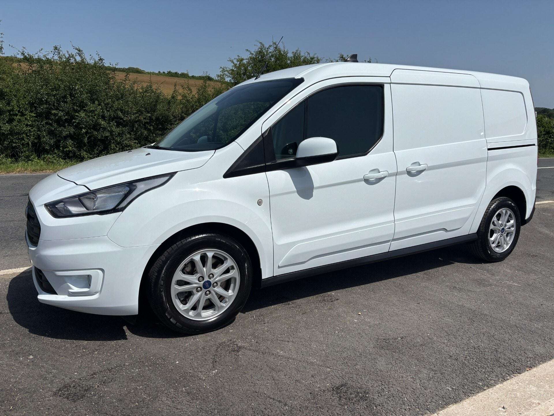 A 2022 FORD TRANSIT CONNECT 240 L2 Limited 120 ps Panel Van A 2022 FORD TRANSIT CONNECT 240 L2 Limited 120 ps Panel Van
