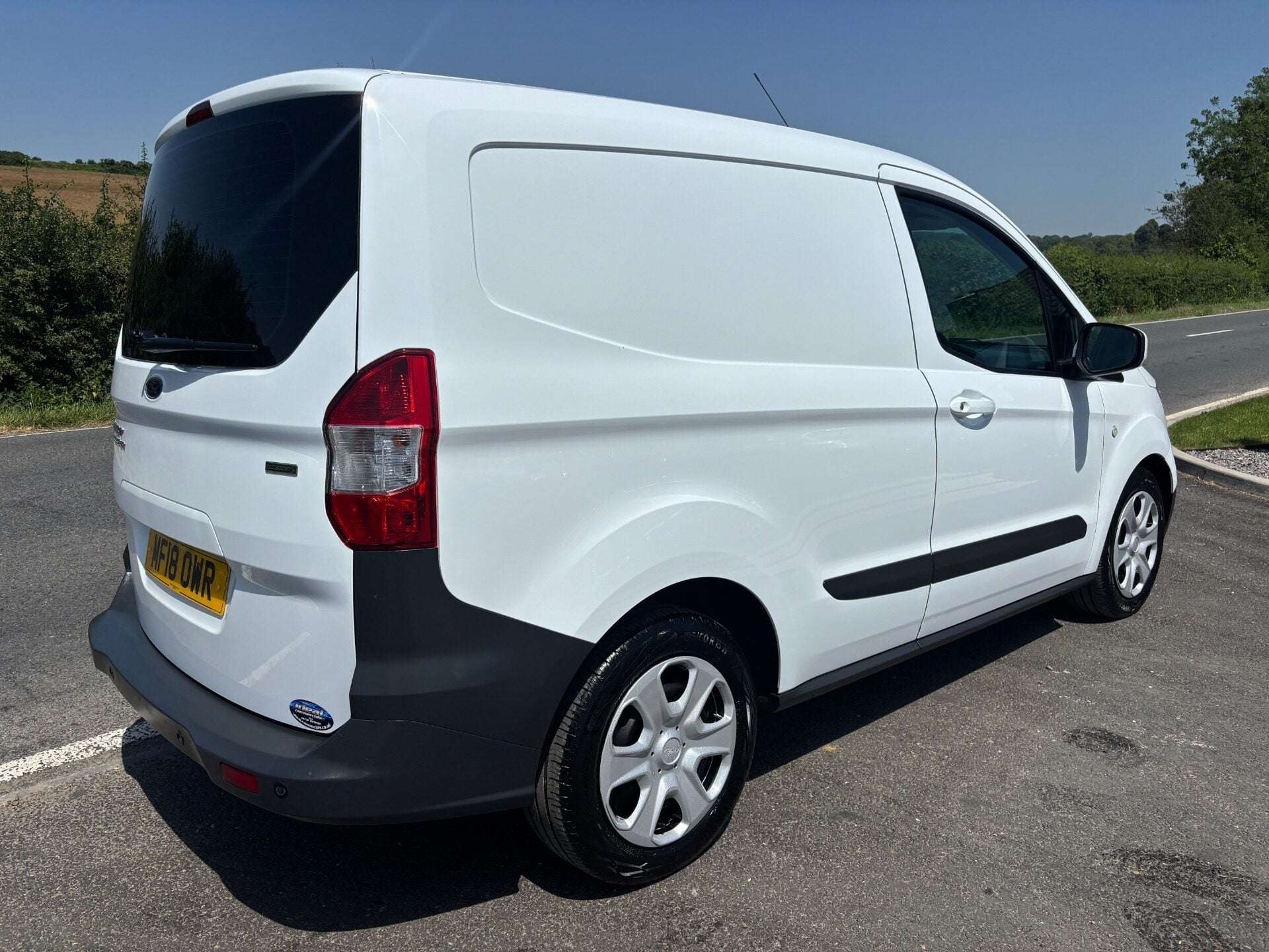 A 2018 FORD TRANSIT COURIER Trend 1.0 Ecoboost 100ps Panel Van - Tailgate / Air Con A 2018 FORD TRANSIT COURIER Trend 1.0 Ecoboost 100ps Panel Van - Tailgate / Air Con