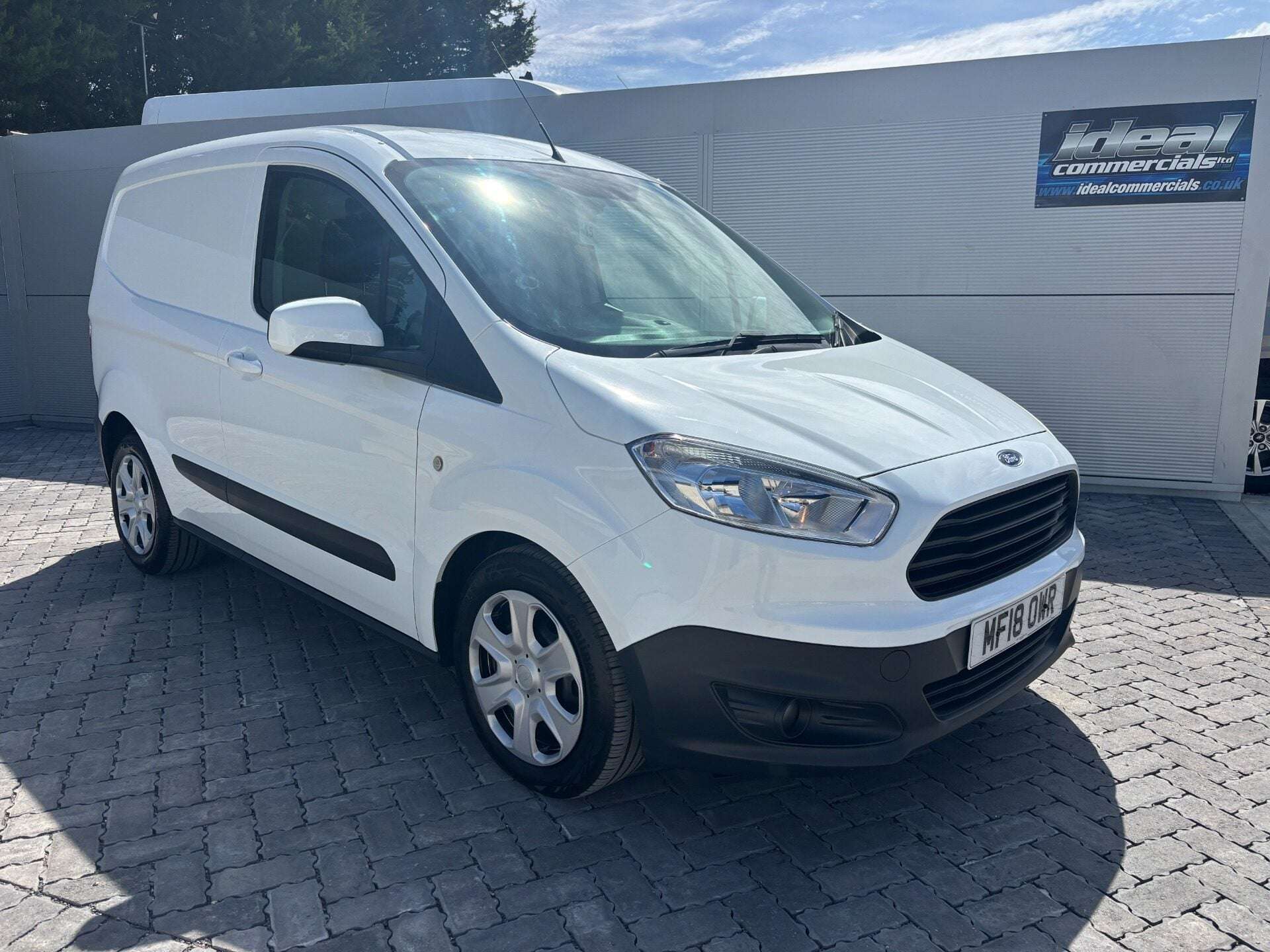 A 2018 FORD TRANSIT COURIER Trend 1.0 Ecoboost 100ps Panel Van - Tailgate / Air Con A 2018 FORD TRANSIT COURIER Trend 1.0 Ecoboost 100ps Panel Van - Tailgate / Air Con