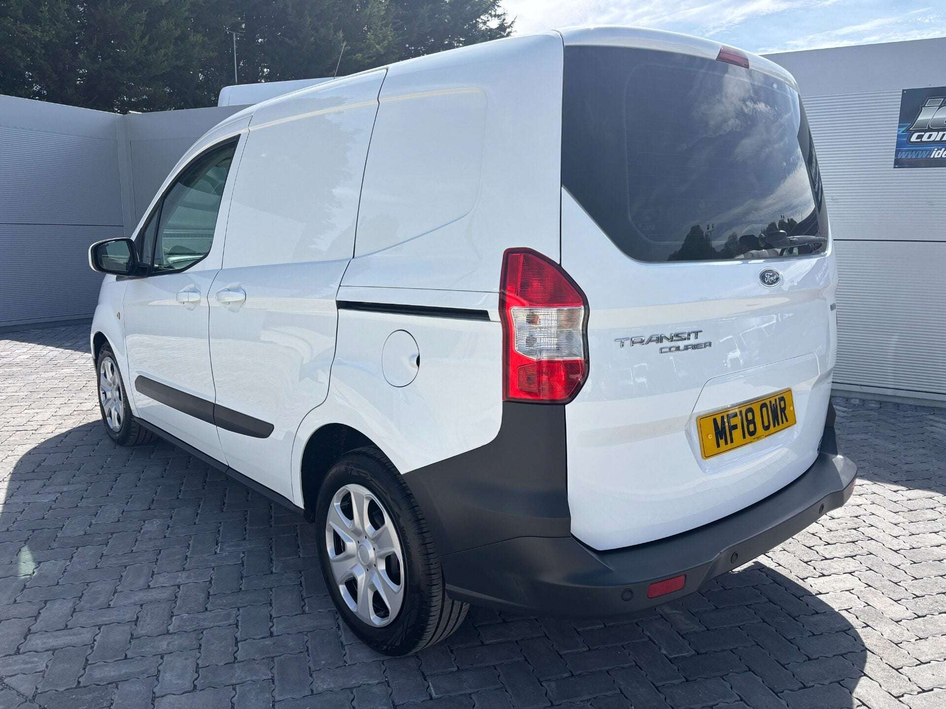 A 2018 FORD TRANSIT COURIER Trend 1.0 Ecoboost 100ps Panel Van - Tailgate / Air Con A 2018 FORD TRANSIT COURIER Trend 1.0 Ecoboost 100ps Panel Van - Tailgate / Air Con