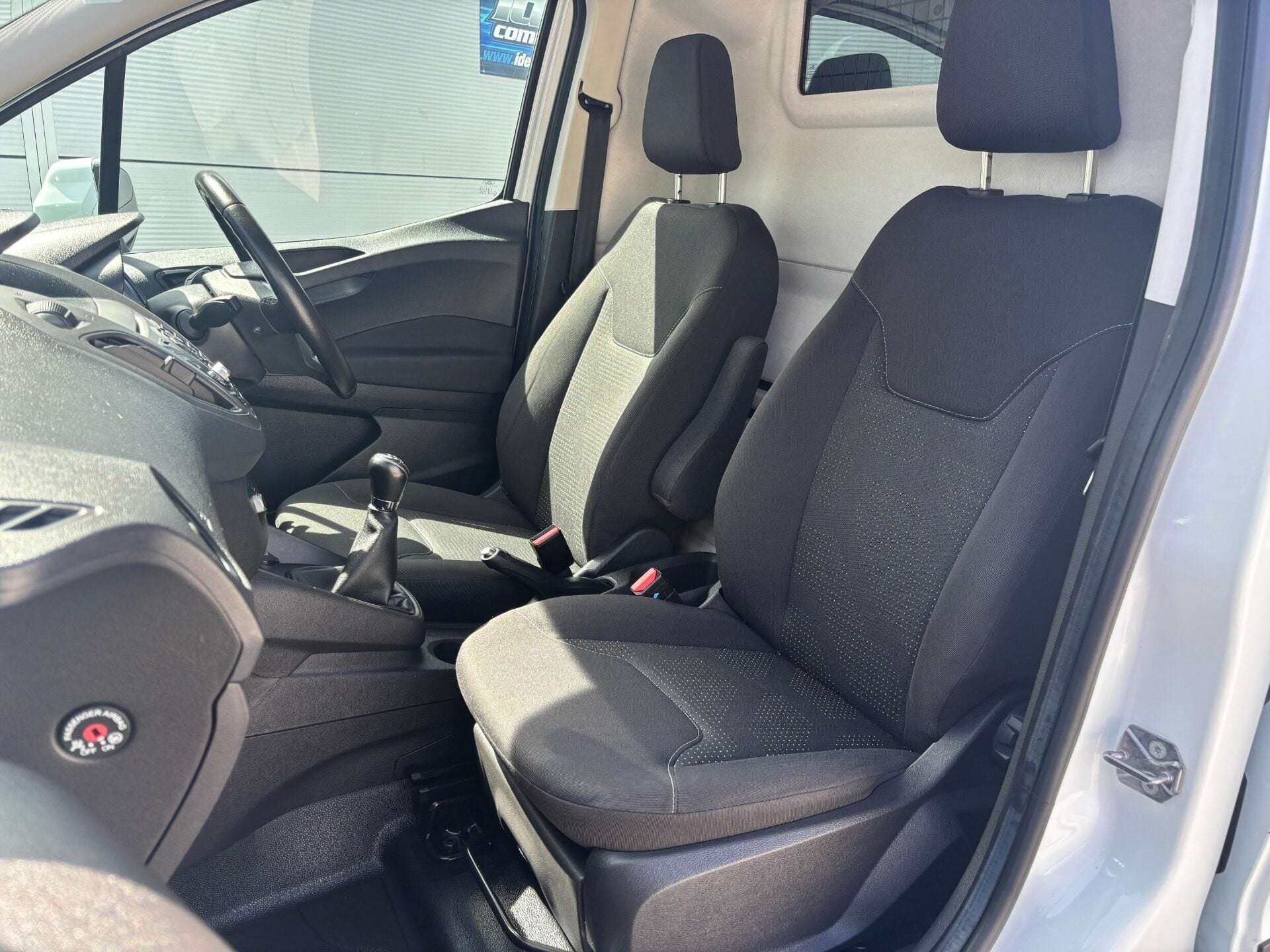 A 2018 FORD TRANSIT COURIER Trend 1.0 Ecoboost 100ps Panel Van - Tailgate / Air Con A 2018 FORD TRANSIT COURIER Trend 1.0 Ecoboost 100ps Panel Van - Tailgate / Air Con