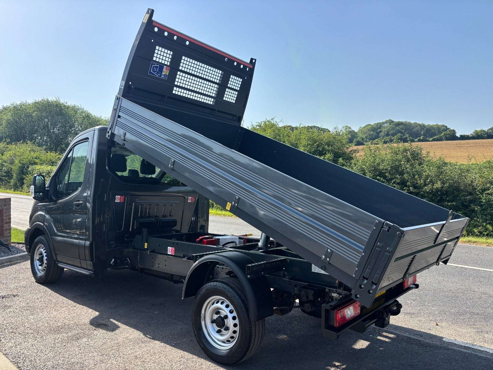 A 2024 FORD TRANSIT 350 Srw L2 130 ps Single Cab Tipper - Air Con A 2024 FORD TRANSIT 350 Srw L2 130 ps Single Cab Tipper - Air Con