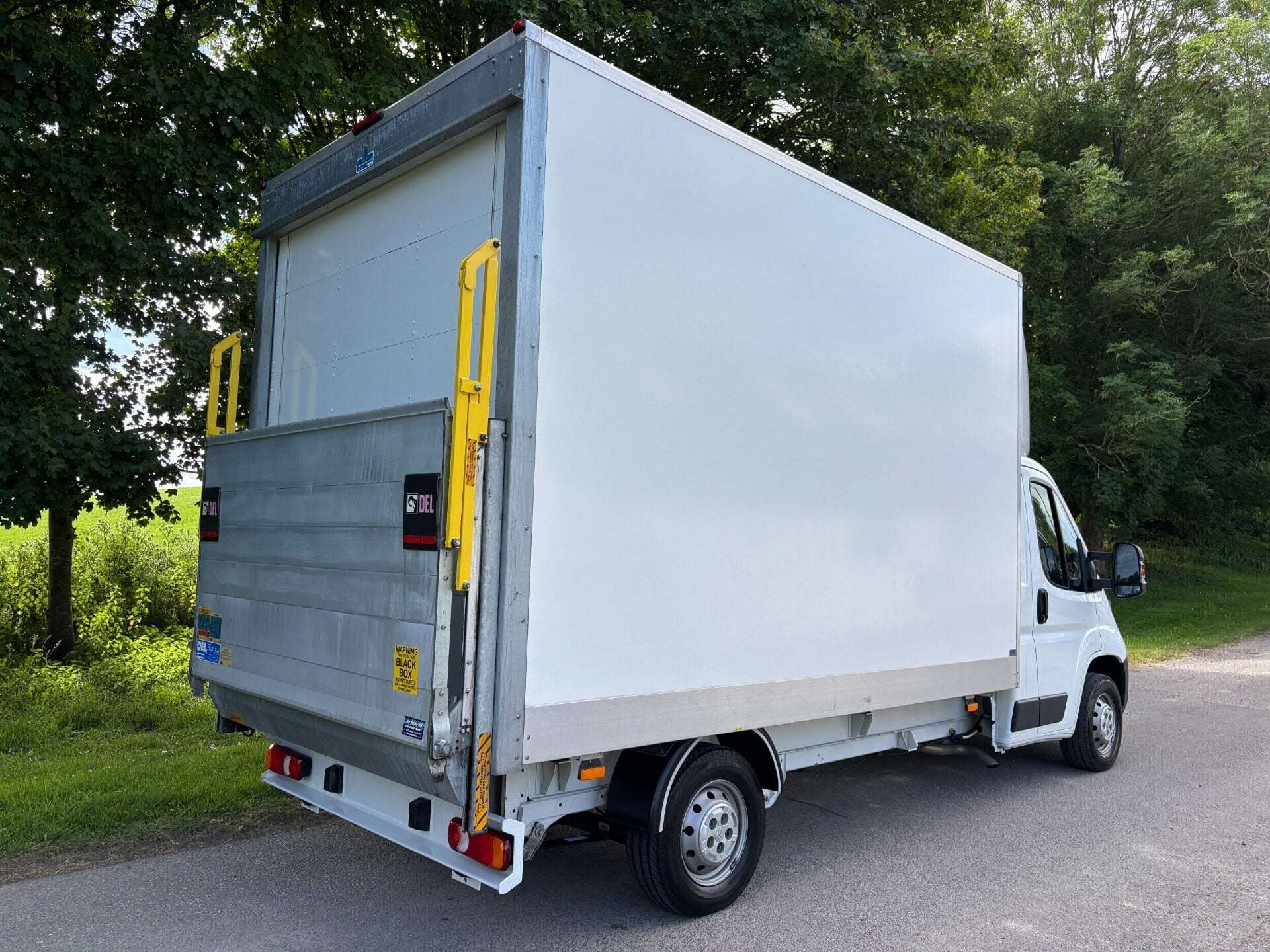 A 2016 CITROEN RELAY 35 L3 130ps Luton with Tail Lift - Air Con A 2016 CITROEN RELAY 35 L3 130ps Luton with Tail Lift - Air Con