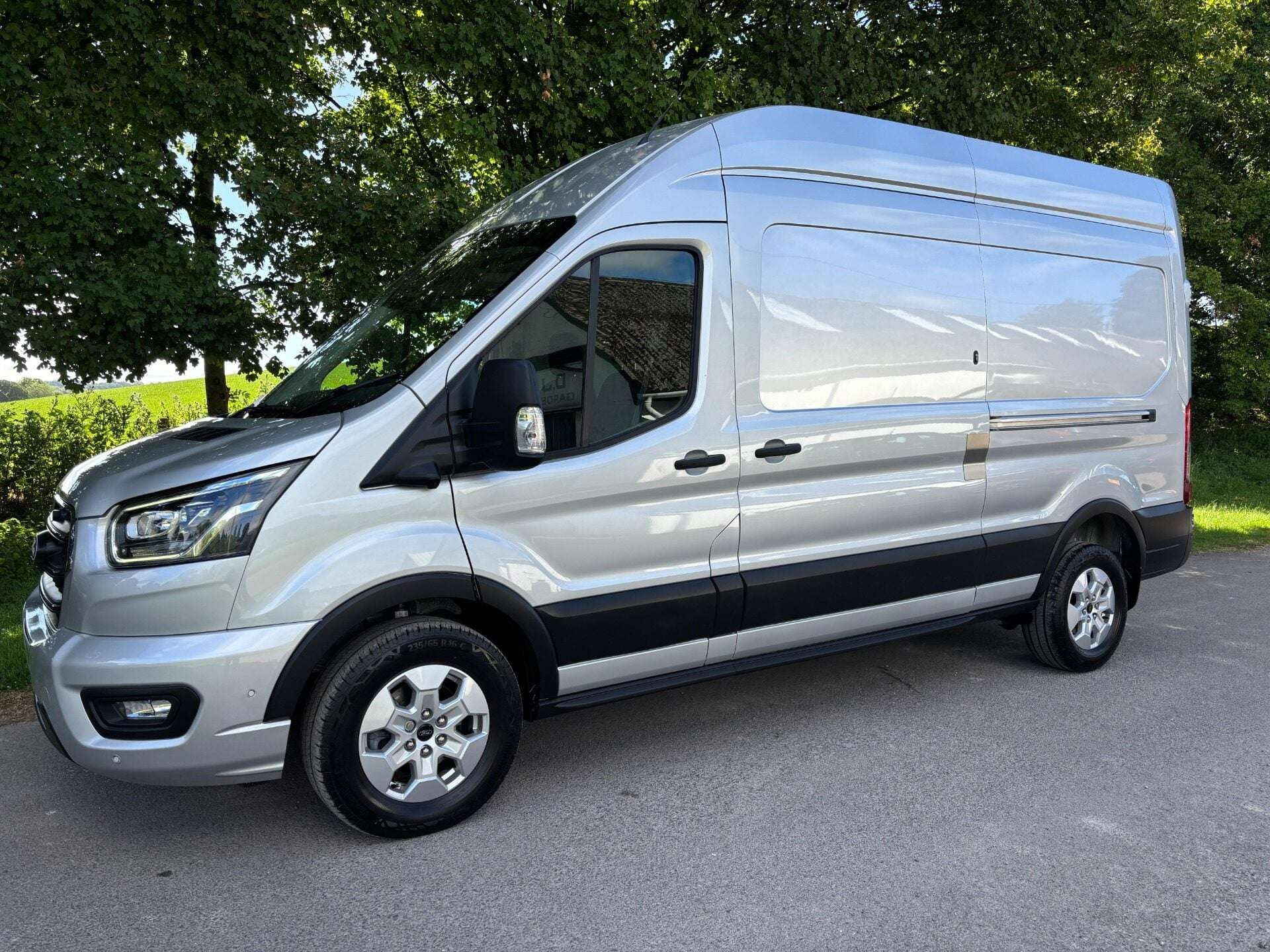 A 2025 FORD TRANSIT 350 L3 H3 Limited 130 ps Automatic Panel Van - 360 Cameras / Sat Nav A 2025 FORD TRANSIT 350 L3 H3 Limited 130 ps Automatic Panel Van - 360 Cameras / Sat Nav