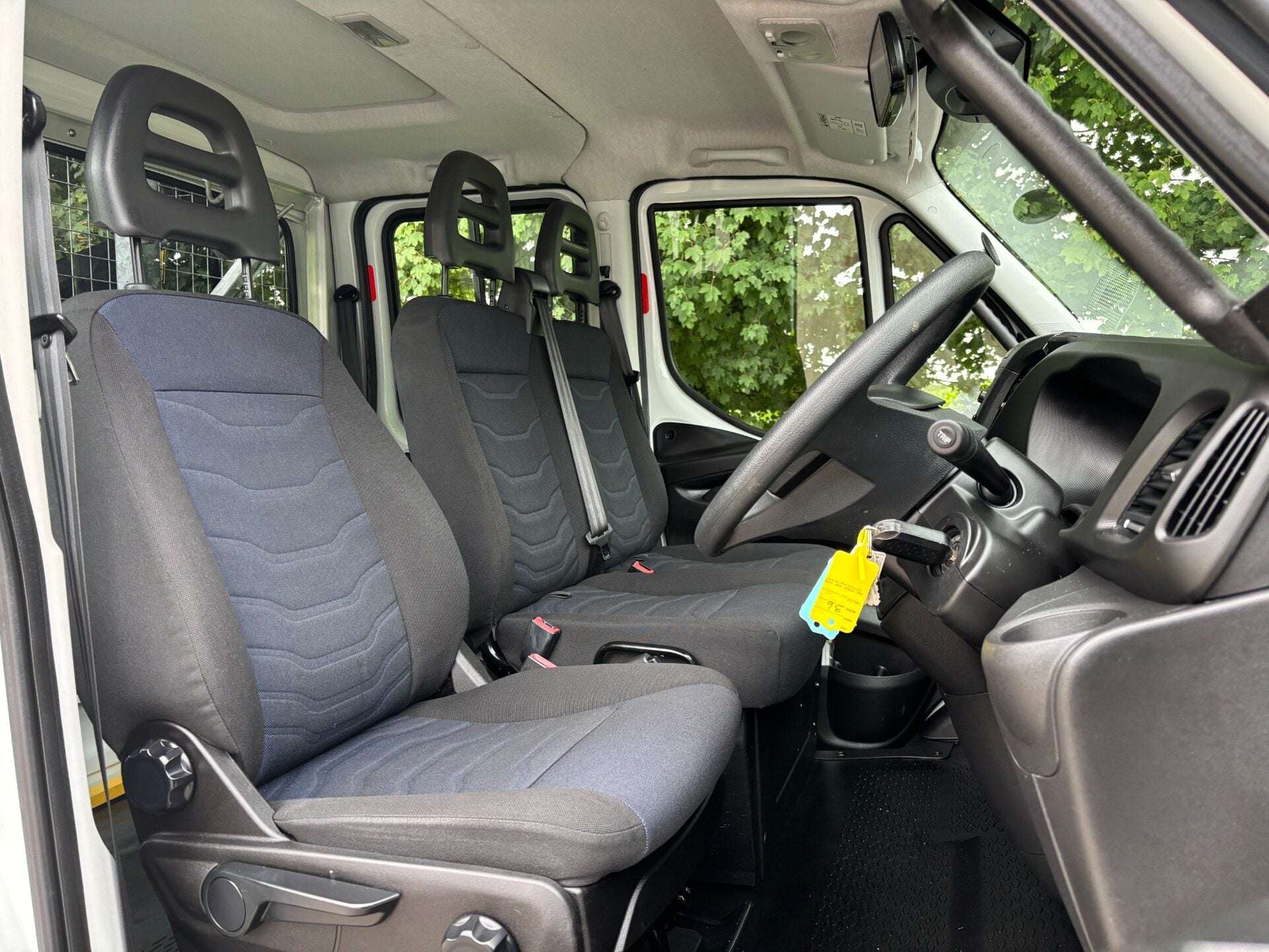 A 2020 IVECO DAILY 70C18D Double Cab Dropside with Hiab Crane - Air Con A 2020 IVECO DAILY 70C18D Double Cab Dropside with Hiab Crane - Air Con