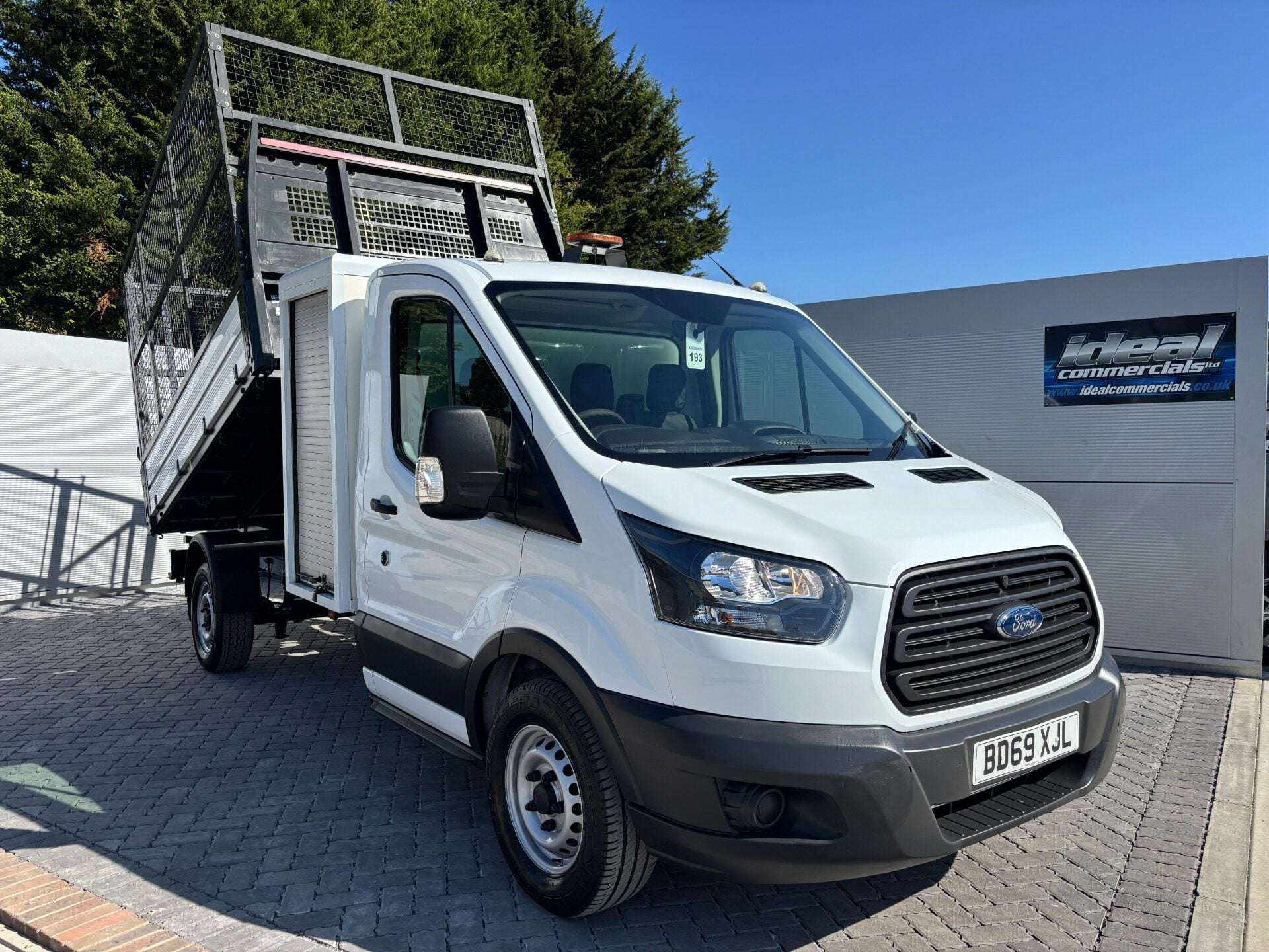 A 2019 FORD TRANSIT 350 Srw L3 130 ps Toolbox Cage Tipper A 2019 FORD TRANSIT 350 Srw L3 130 ps Toolbox Cage Tipper