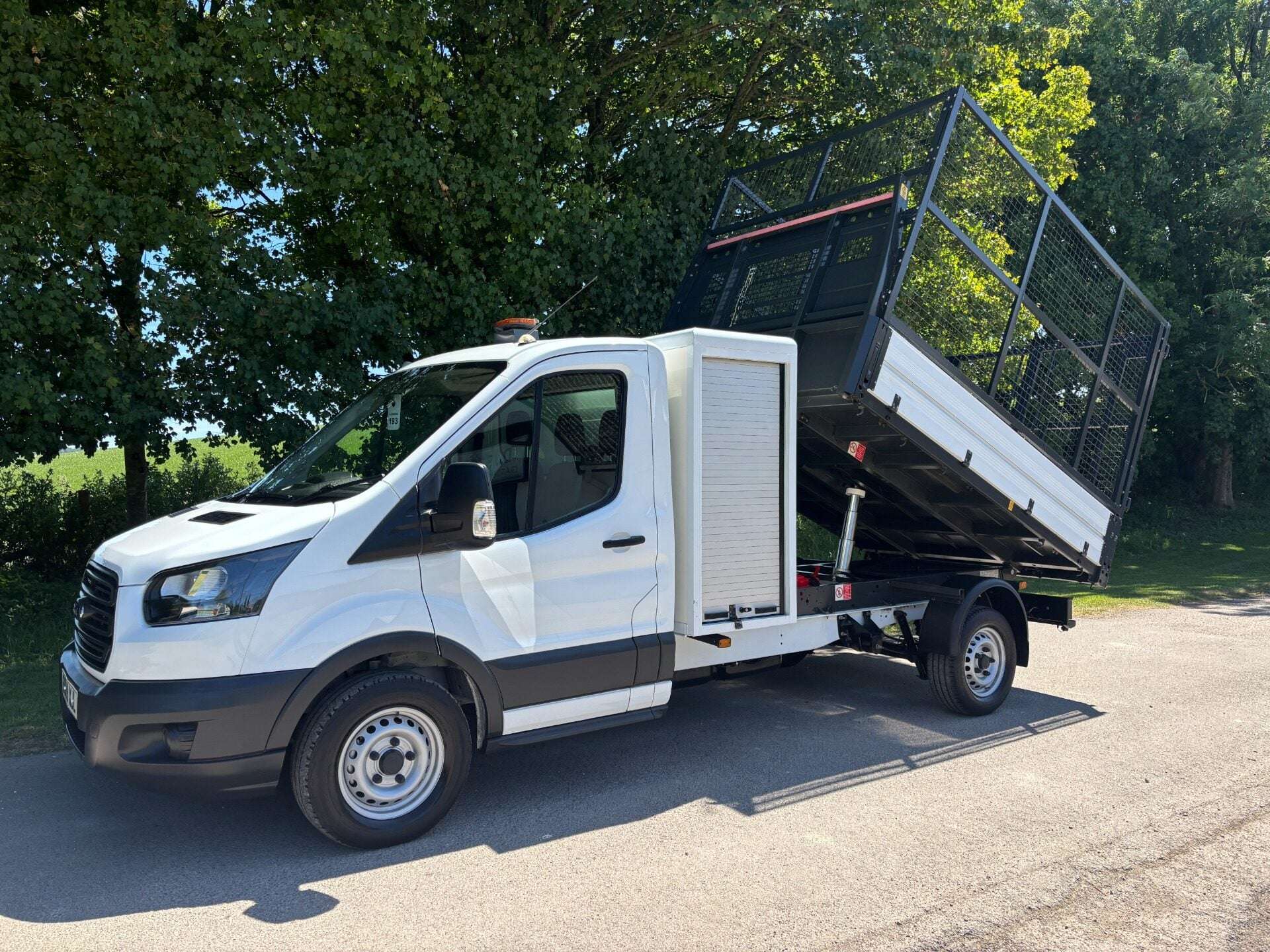 A 2019 FORD TRANSIT 350 Srw L3 130 ps Toolbox Cage Tipper A 2019 FORD TRANSIT 350 Srw L3 130 ps Toolbox Cage Tipper