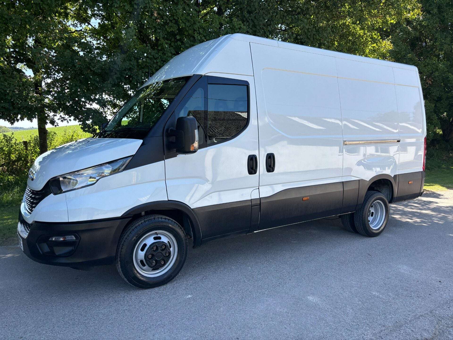 A 2021 IVECO DAILY 35C16 HV Business 3520 Panel Van - Sat Nav / Rear Camera A 2021 IVECO DAILY 35C16 HV Business 3520 Panel Van - Sat Nav / Rear Camera