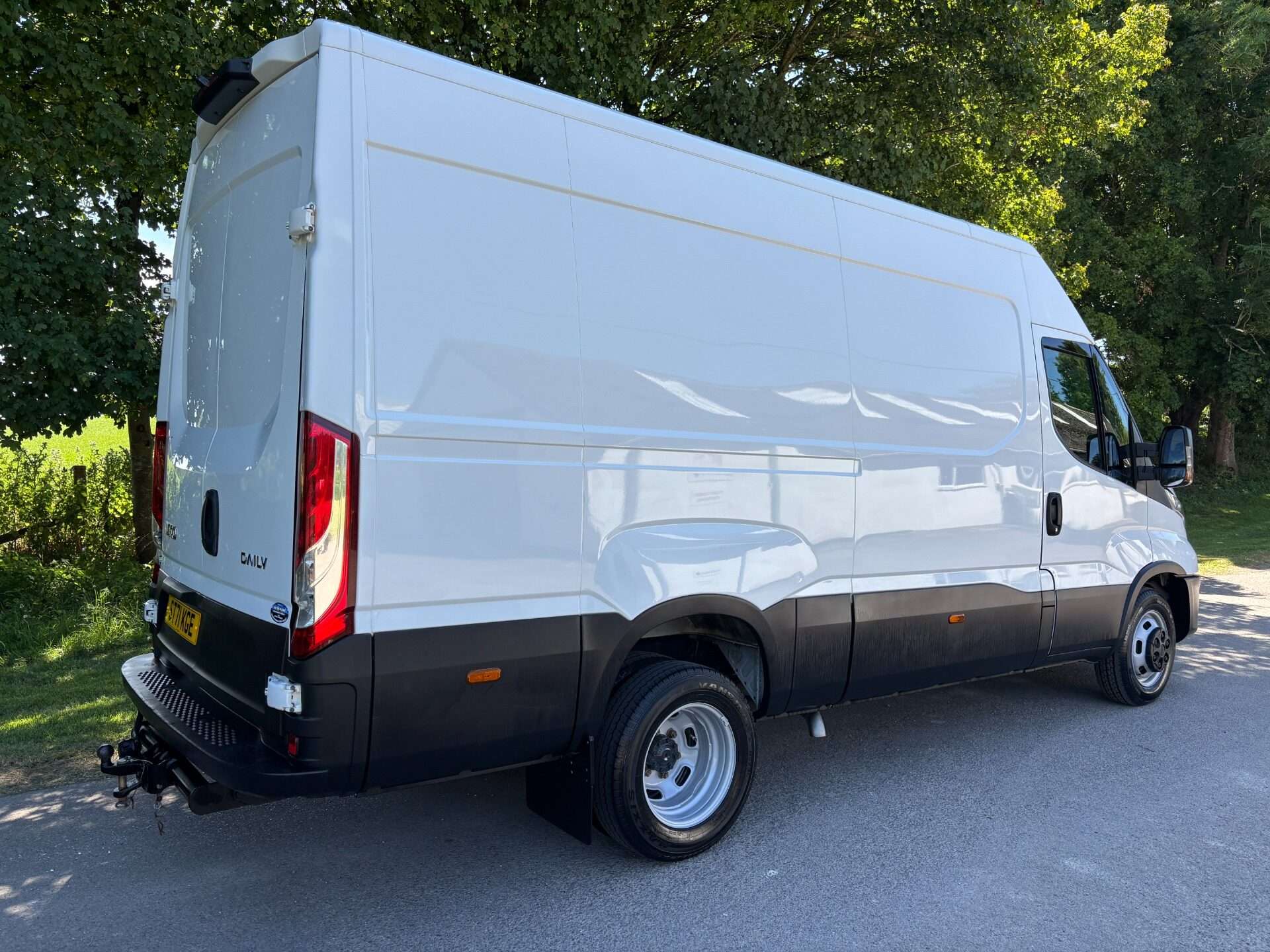 A 2021 IVECO DAILY 35C16 HV Business 3520 Panel Van - Sat Nav / Rear Camera A 2021 IVECO DAILY 35C16 HV Business 3520 Panel Van - Sat Nav / Rear Camera