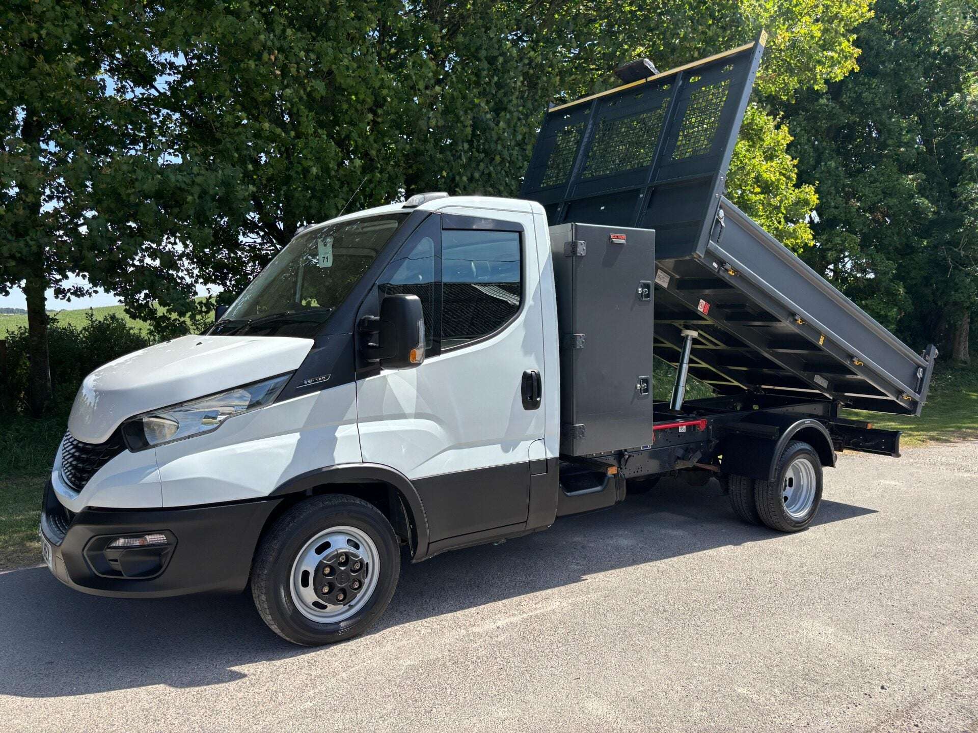 A 2022 IVECO DAILY 35C14 Toolbox Tipper A 2022 IVECO DAILY 35C14 Toolbox Tipper