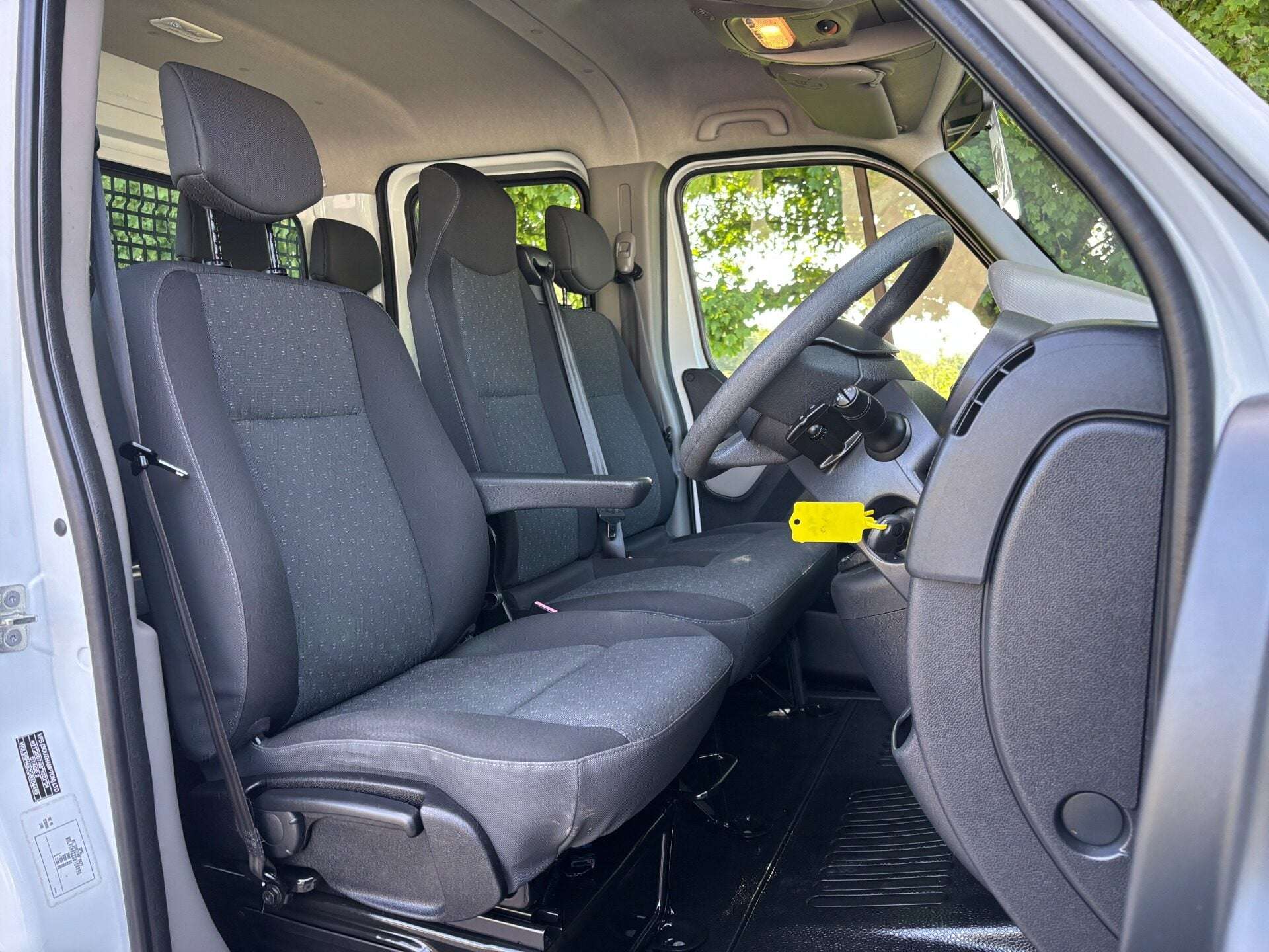 A 2016 VAUXHALL MOVANO F3500 L3 H1 125 ps Cdti Crew Cab Dropside with Tail Lift - Air Con A 2016 VAUXHALL MOVANO F3500 L3 H1 125 ps Cdti Crew Cab Dropside with Tail Lift - Air Con