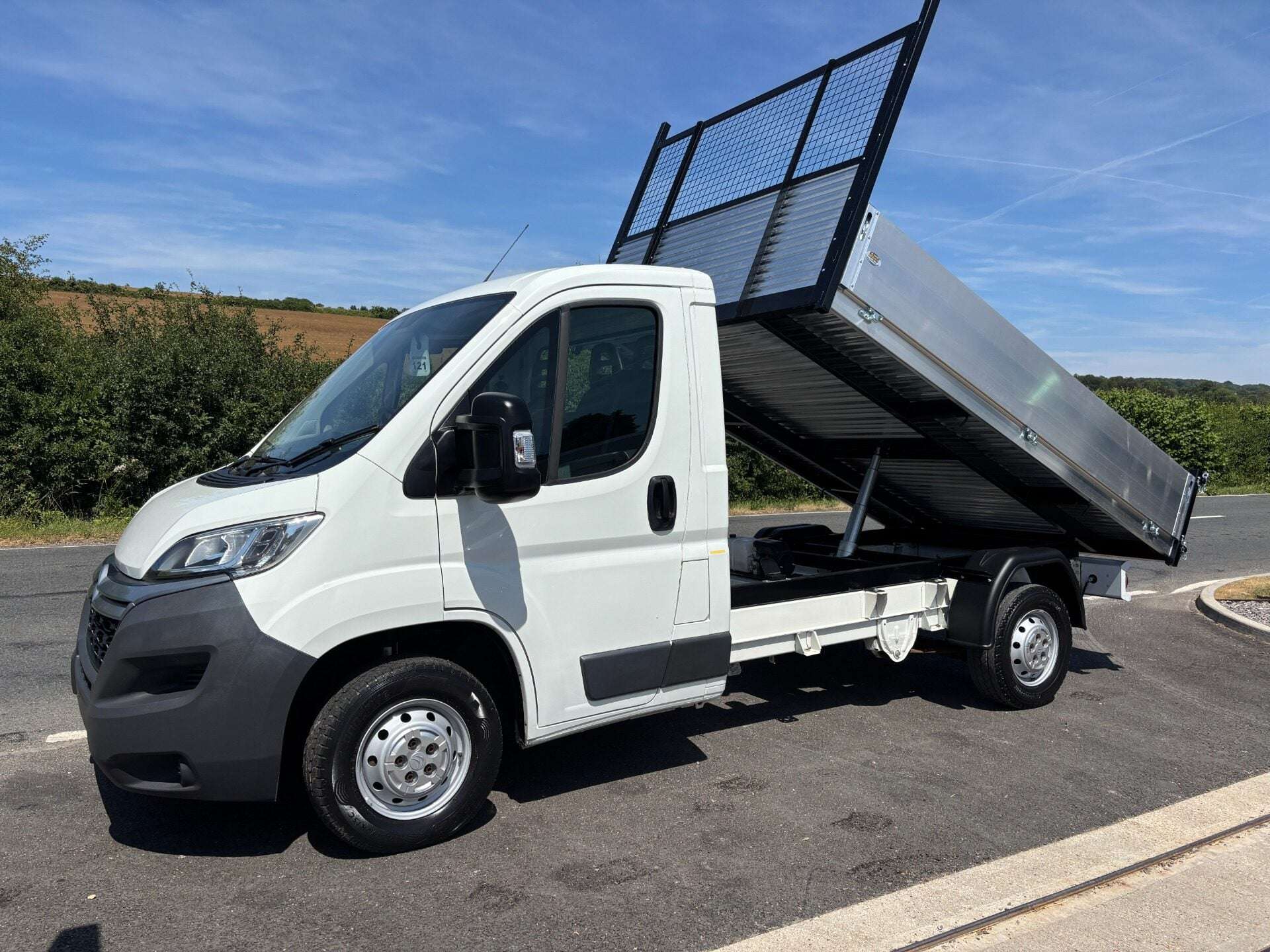A 2016 CITROEN RELAY 35 L2 Single Cab Tipper - Air Con / New Body A 2016 CITROEN RELAY 35 L2 Single Cab Tipper - Air Con / New Body