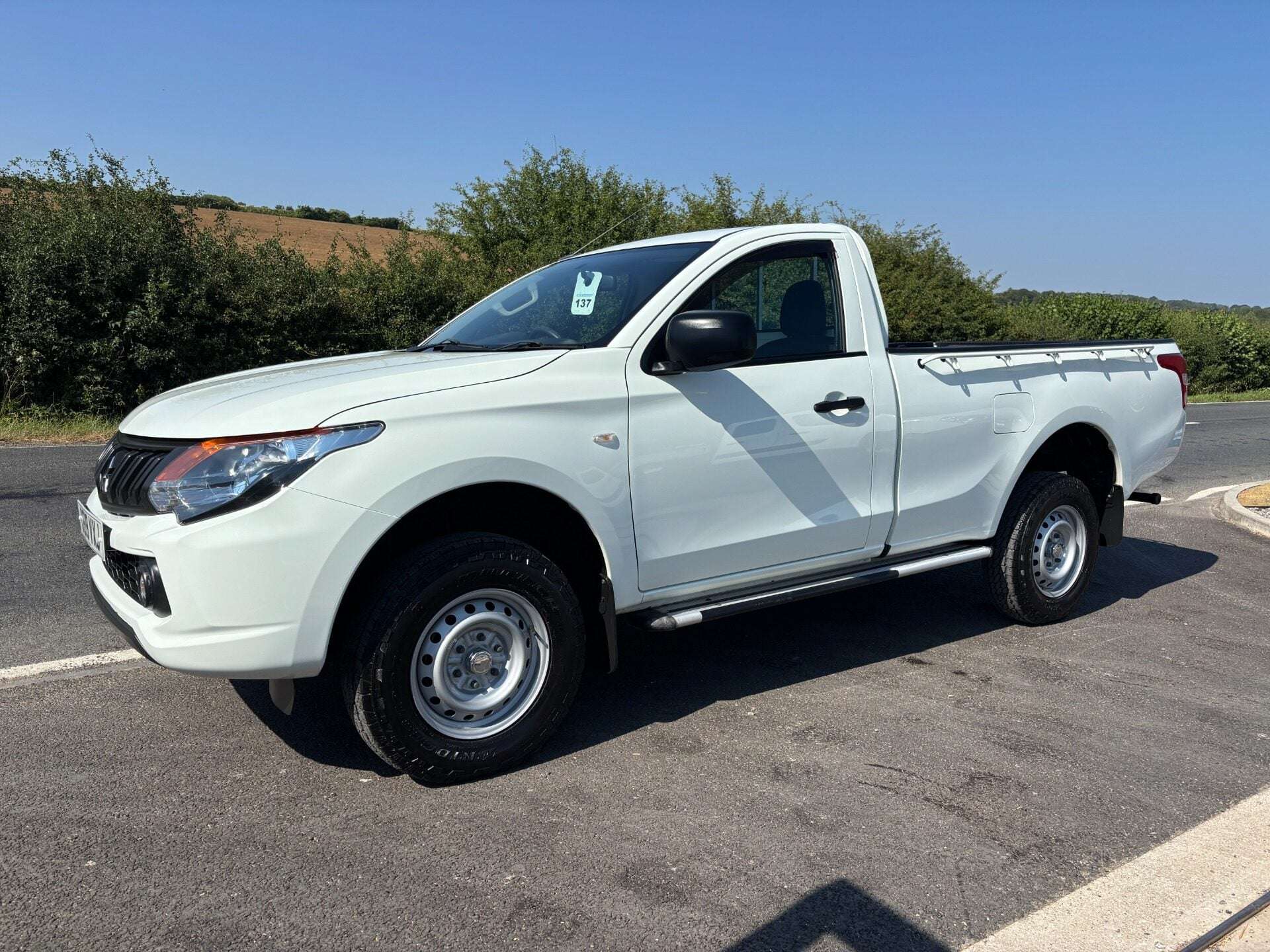 A 2019 MITSUBISHI L200 DI-D 4WD 4Life Single Cab Pickup - Air Con A 2019 MITSUBISHI L200 DI-D 4WD 4Life Single Cab Pickup - Air Con