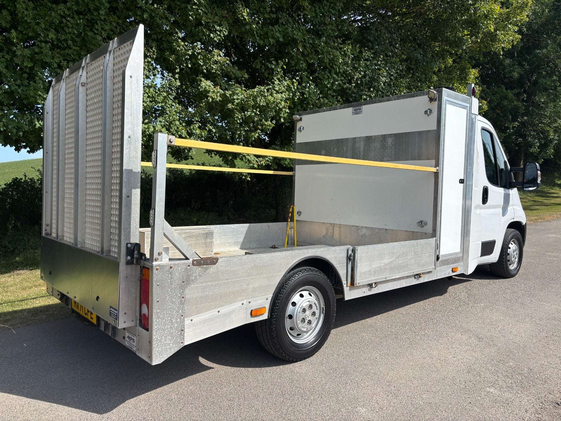 A 2021 PEUGEOT BOXER 335 L3 140 ps Drop & Go AKFS Lo Loader - Air Con & Sat Nav A 2021 PEUGEOT BOXER 335 L3 140 ps Drop & Go AKFS Lo Loader - Air Con & Sat Nav