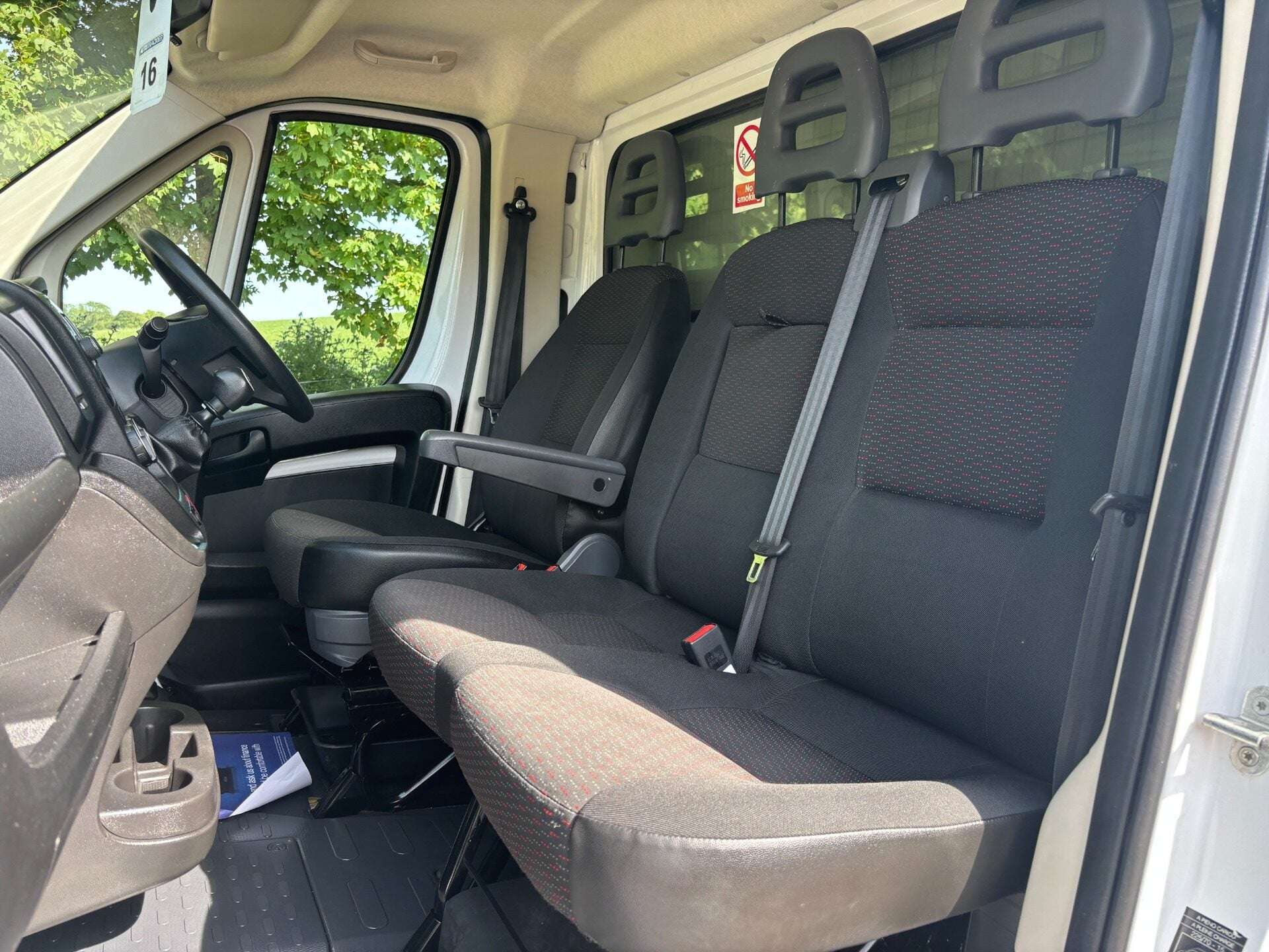 A 2021 PEUGEOT BOXER 335 L3 140 ps Drop & Go AKFS Lo Loader - Air Con & Sat Nav A 2021 PEUGEOT BOXER 335 L3 140 ps Drop & Go AKFS Lo Loader - Air Con & Sat Nav