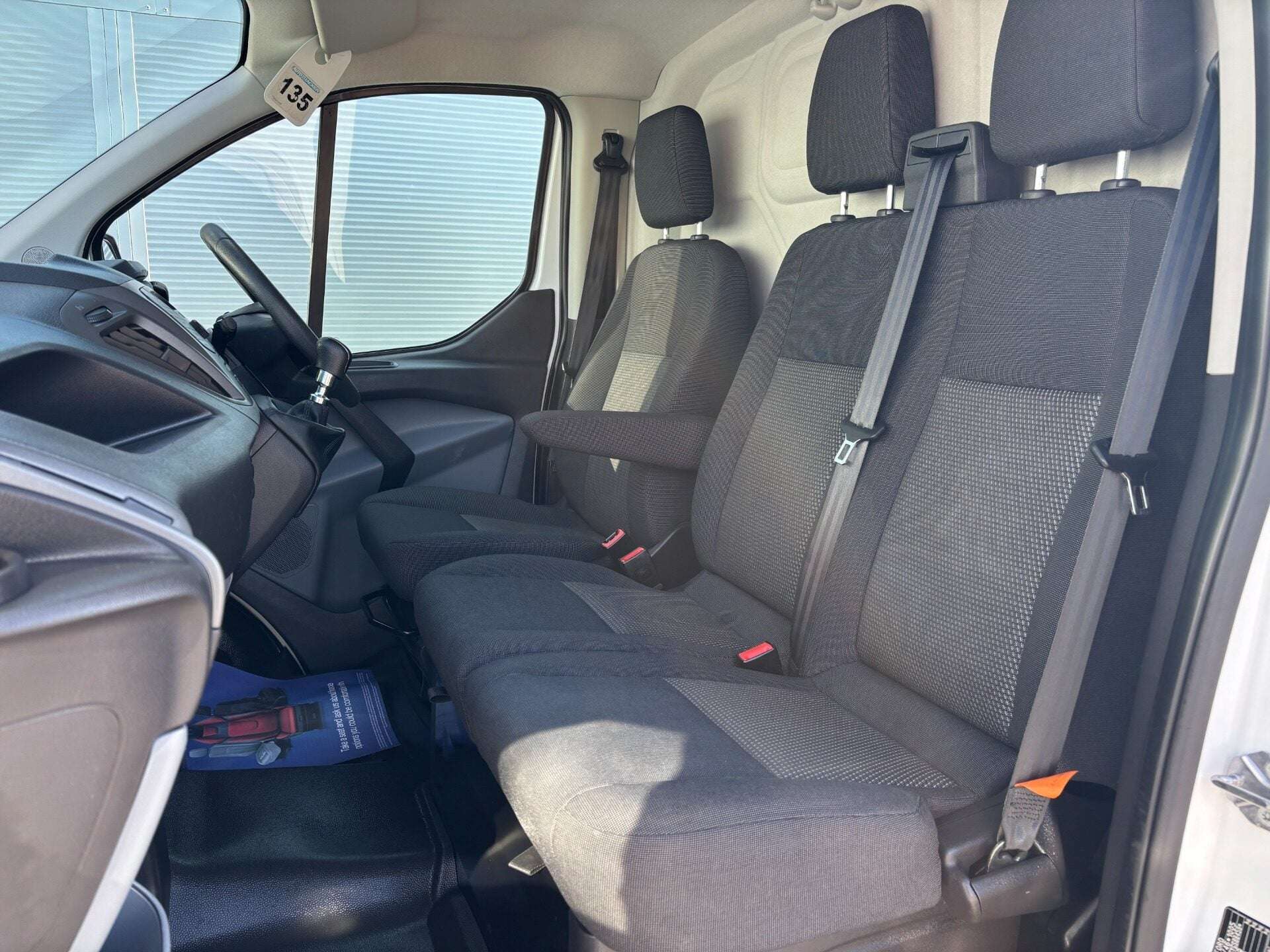 A 2017 FORD TRANSIT CUSTOM 310 L1 105 ps Base Panel Van - Air Con A 2017 FORD TRANSIT CUSTOM 310 L1 105 ps Base Panel Van - Air Con
