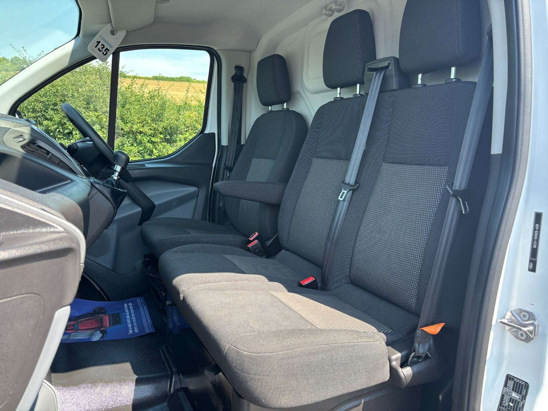 A 2017 FORD TRANSIT CUSTOM 310 L1 105 ps Base Panel Van - Air Con A 2017 FORD TRANSIT CUSTOM 310 L1 105 ps Base Panel Van - Air Con