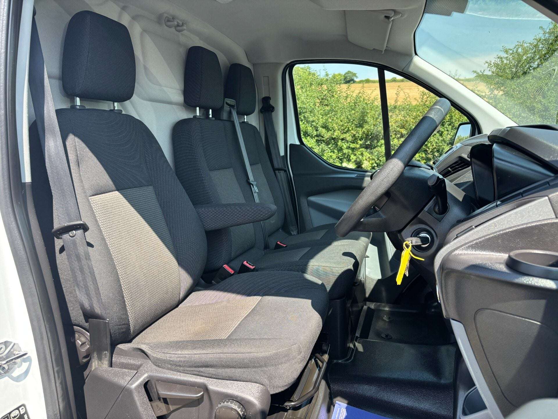 A 2017 FORD TRANSIT CUSTOM 310 L1 105 ps Base Panel Van - Air Con A 2017 FORD TRANSIT CUSTOM 310 L1 105 ps Base Panel Van - Air Con
