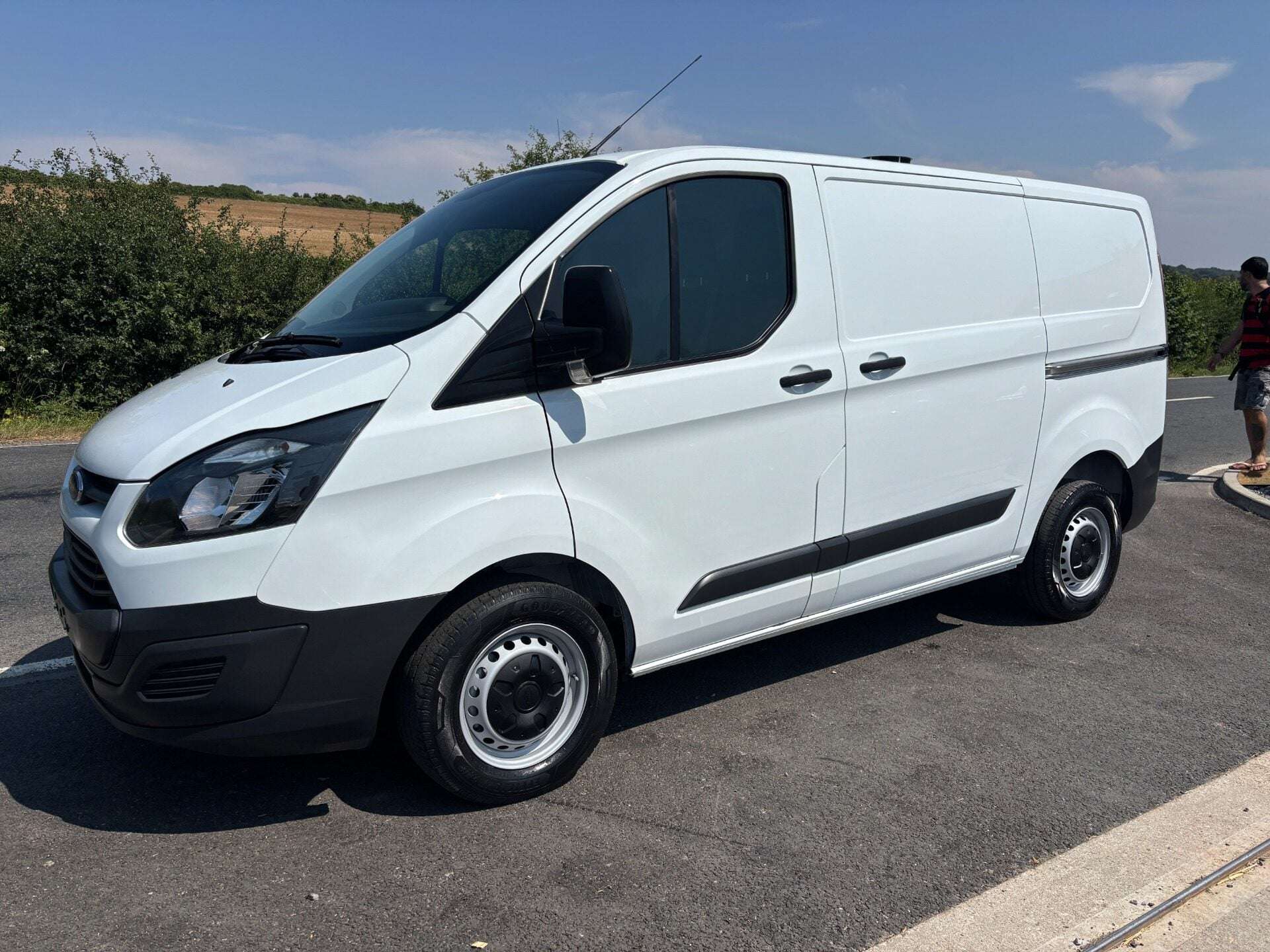 A 2017 FORD TRANSIT CUSTOM 310 L1 105 ps Base Panel Van - Air Con A 2017 FORD TRANSIT CUSTOM 310 L1 105 ps Base Panel Van - Air Con