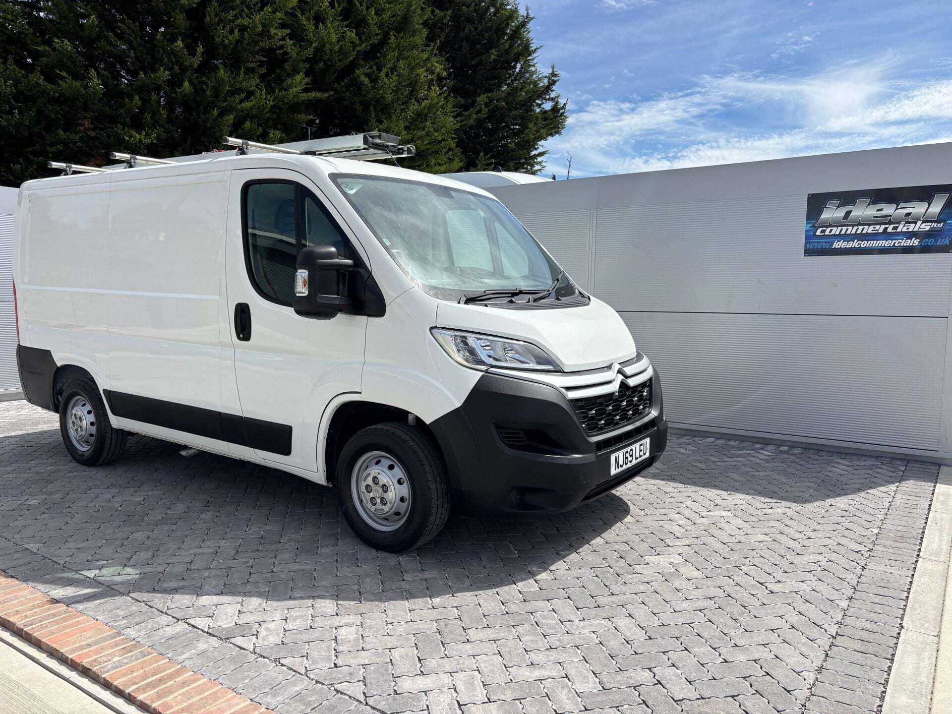 A 2020 CITROEN RELAY 33 L1H1 X 120 ps BlueHdi Panel Van - Racking & Invertor A 2020 CITROEN RELAY 33 L1H1 X 120 ps BlueHdi Panel Van - Racking & Invertor