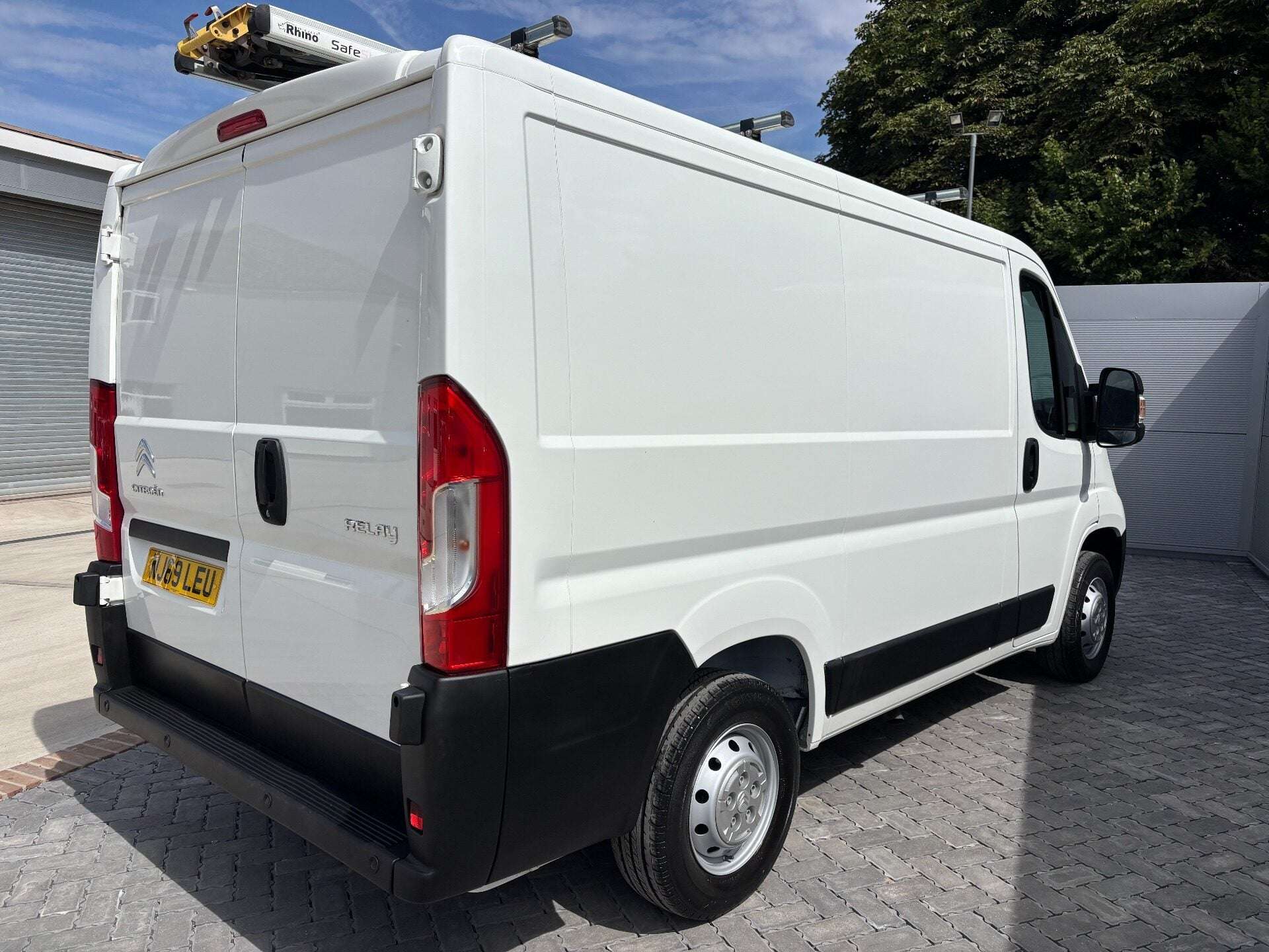 A 2020 CITROEN RELAY 33 L1H1 X 120 ps BlueHdi Panel Van - Racking & Invertor A 2020 CITROEN RELAY 33 L1H1 X 120 ps BlueHdi Panel Van - Racking & Invertor