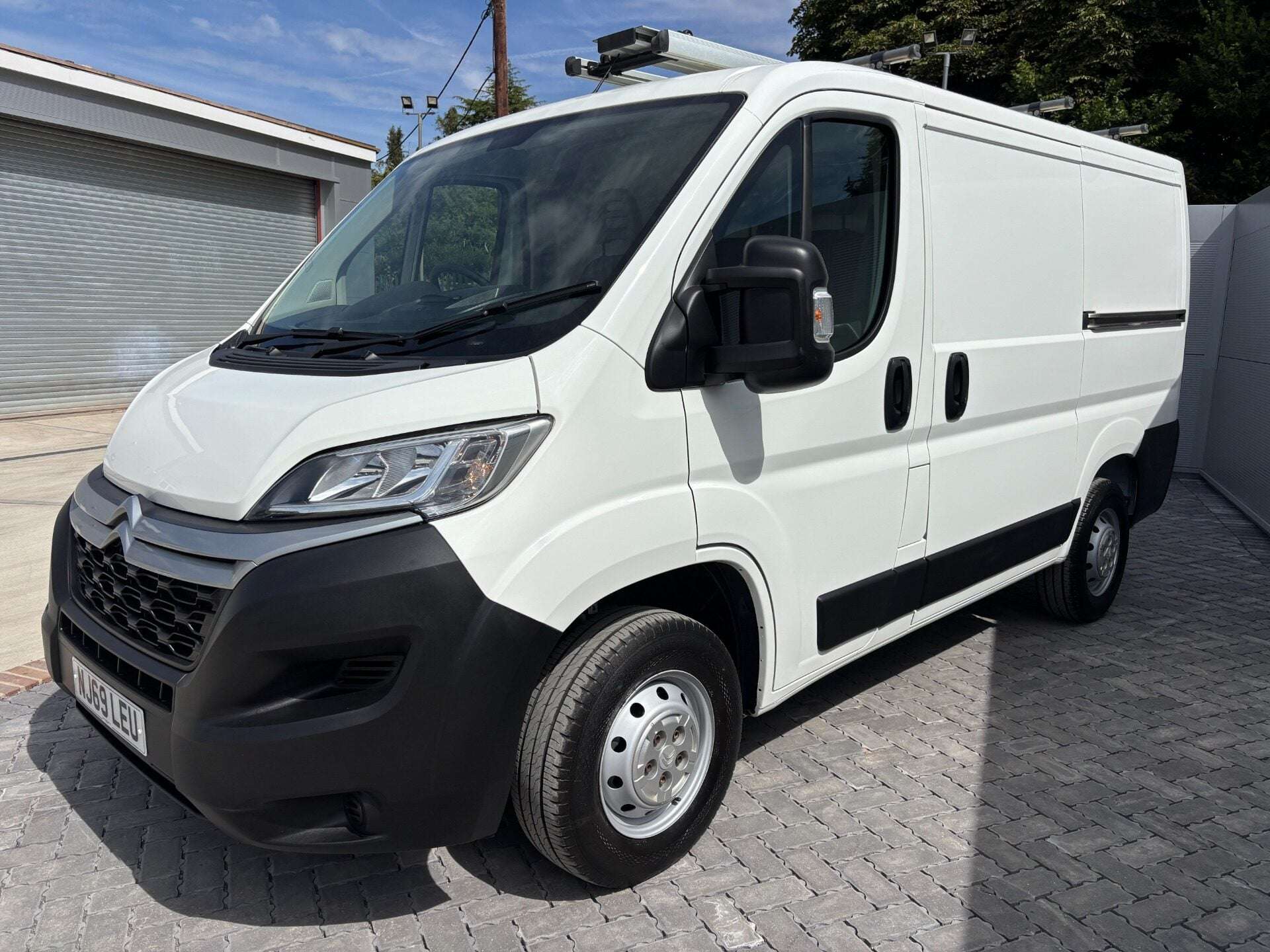 A 2020 CITROEN RELAY 33 L1H1 X 120 ps BlueHdi Panel Van - Racking & Invertor A 2020 CITROEN RELAY 33 L1H1 X 120 ps BlueHdi Panel Van - Racking & Invertor