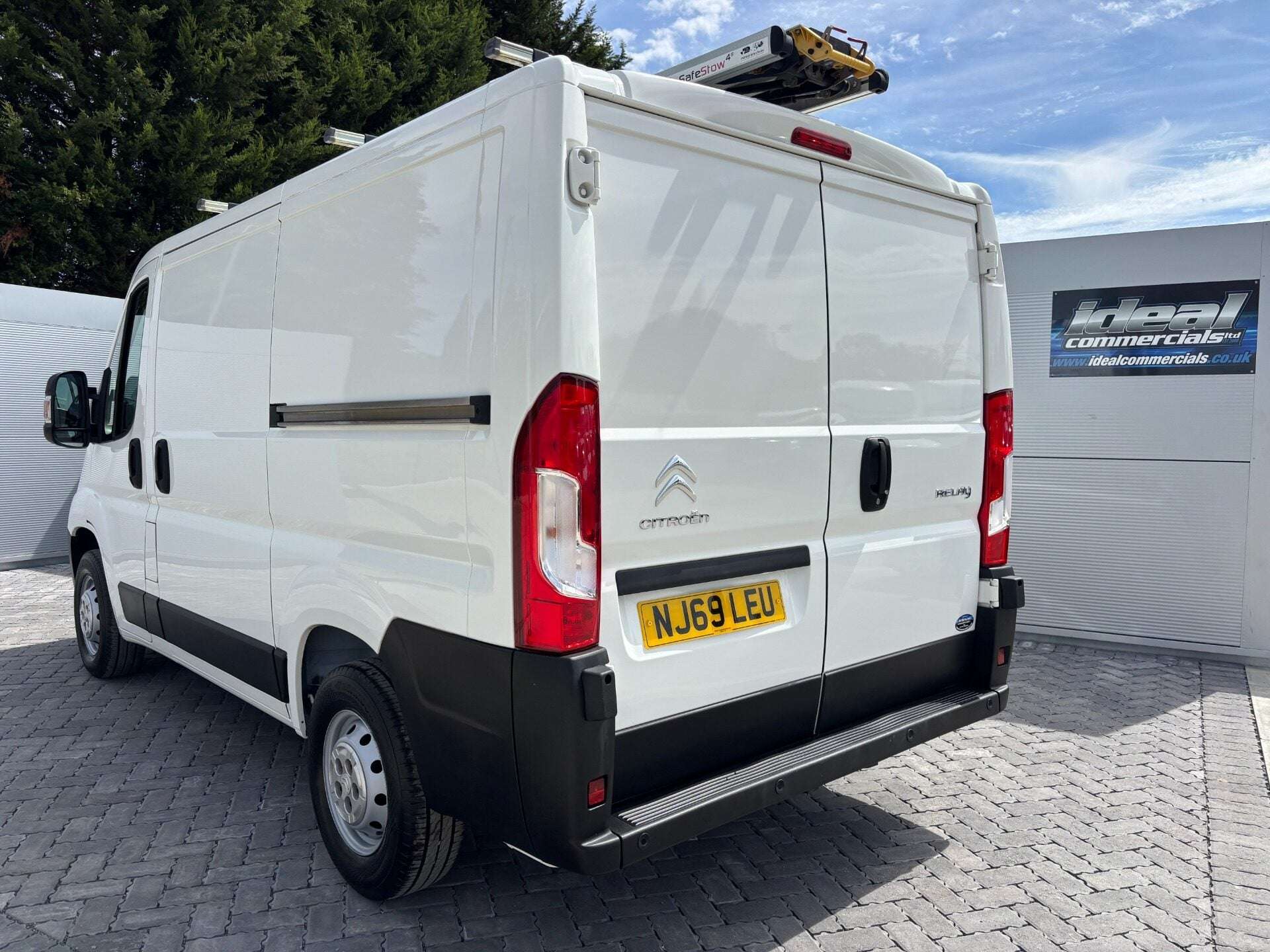 A 2020 CITROEN RELAY 33 L1H1 X 120 ps BlueHdi Panel Van - Racking & Invertor A 2020 CITROEN RELAY 33 L1H1 X 120 ps BlueHdi Panel Van - Racking & Invertor