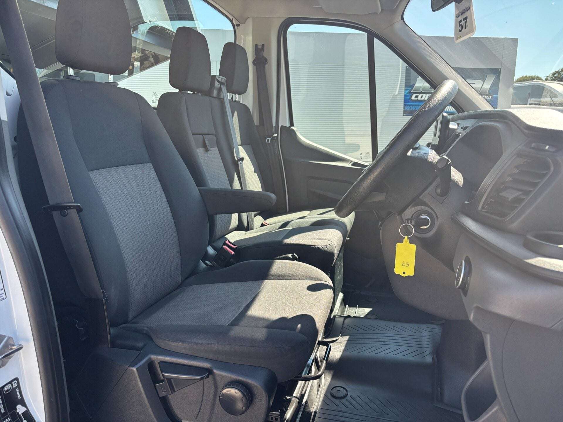 A 2021 FORD TRANSIT 350 Drw L2 130 ps Single Cab Tipper A 2021 FORD TRANSIT 350 Drw L2 130 ps Single Cab Tipper