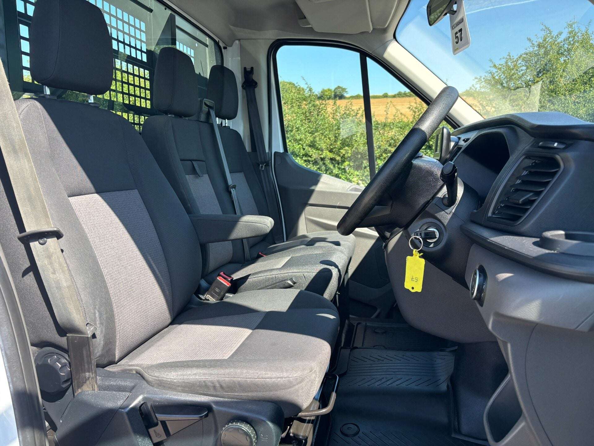 A 2021 FORD TRANSIT 350 Drw L2 130 ps Single Cab Tipper A 2021 FORD TRANSIT 350 Drw L2 130 ps Single Cab Tipper