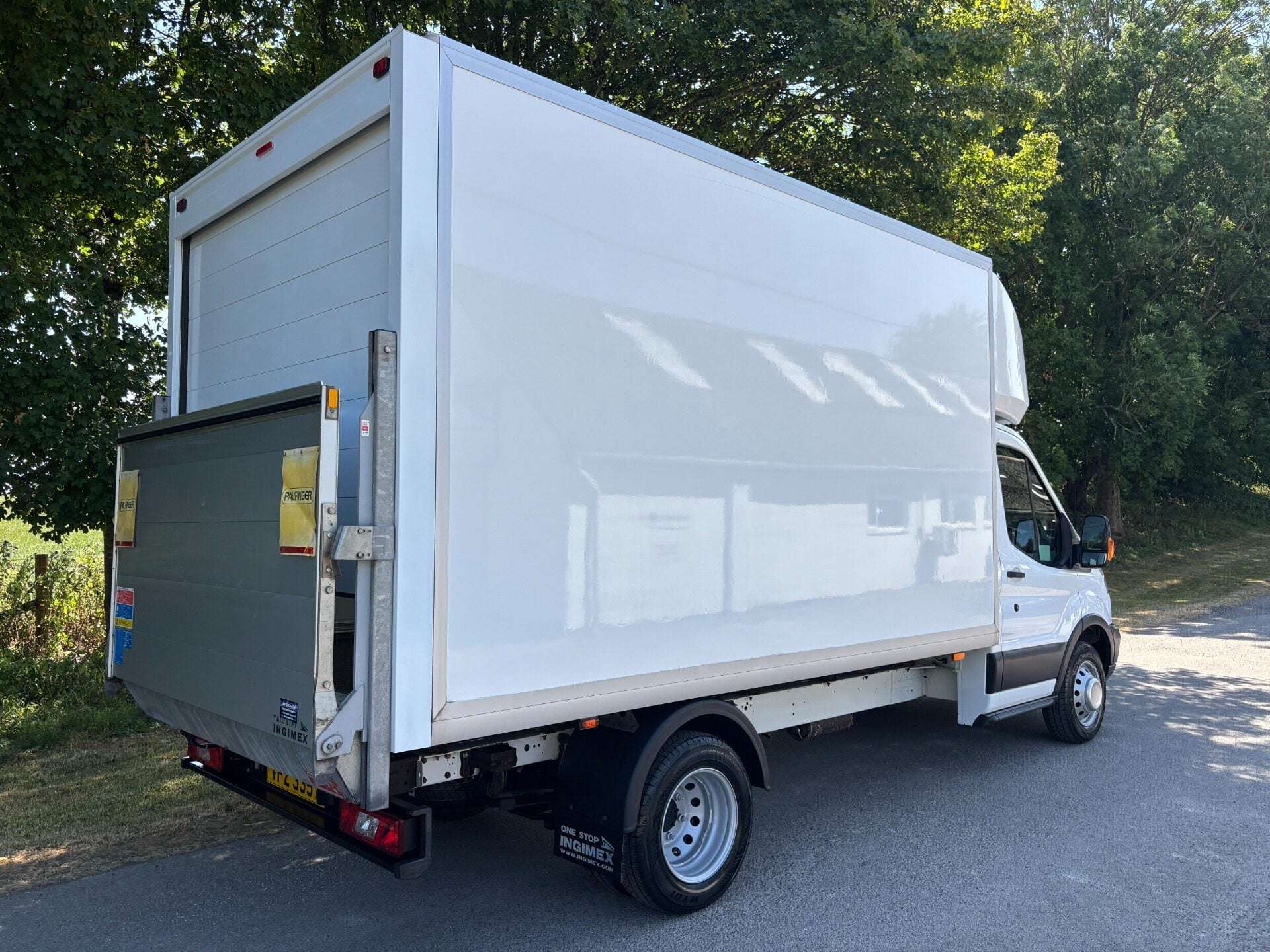 A 2015 FORD TRANSIT 350 Drw L3 155 ps Luton with Tail Lift - Air Conditioning A 2015 FORD TRANSIT 350 Drw L3 155 ps Luton with Tail Lift - Air Conditioning