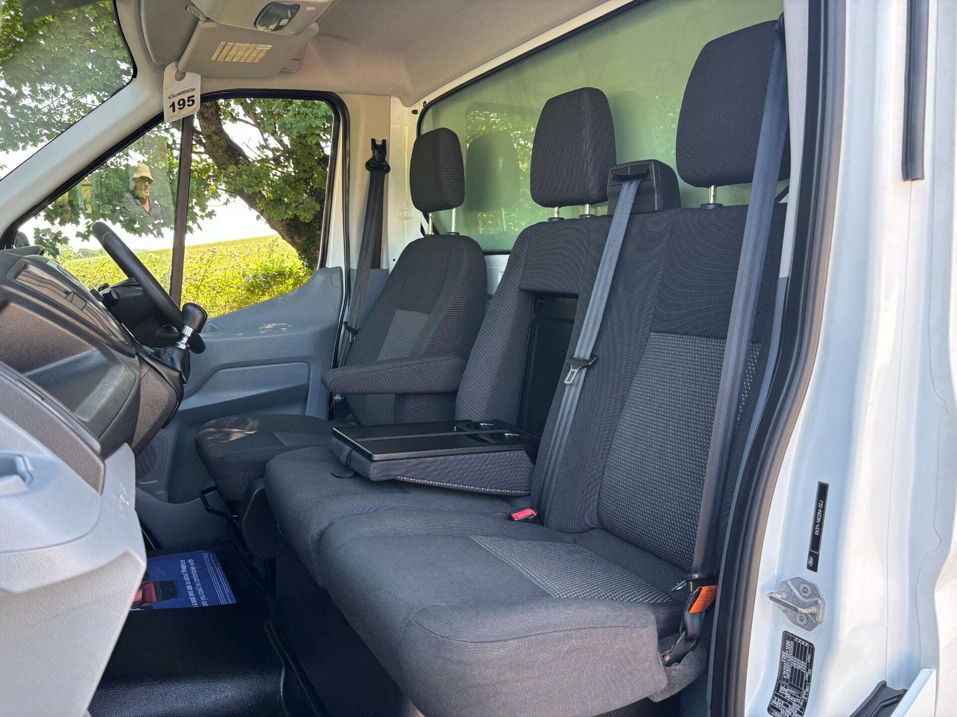 A 2015 FORD TRANSIT 350 Drw L3 155 ps Luton with Tail Lift - Air Conditioning A 2015 FORD TRANSIT 350 Drw L3 155 ps Luton with Tail Lift - Air Conditioning