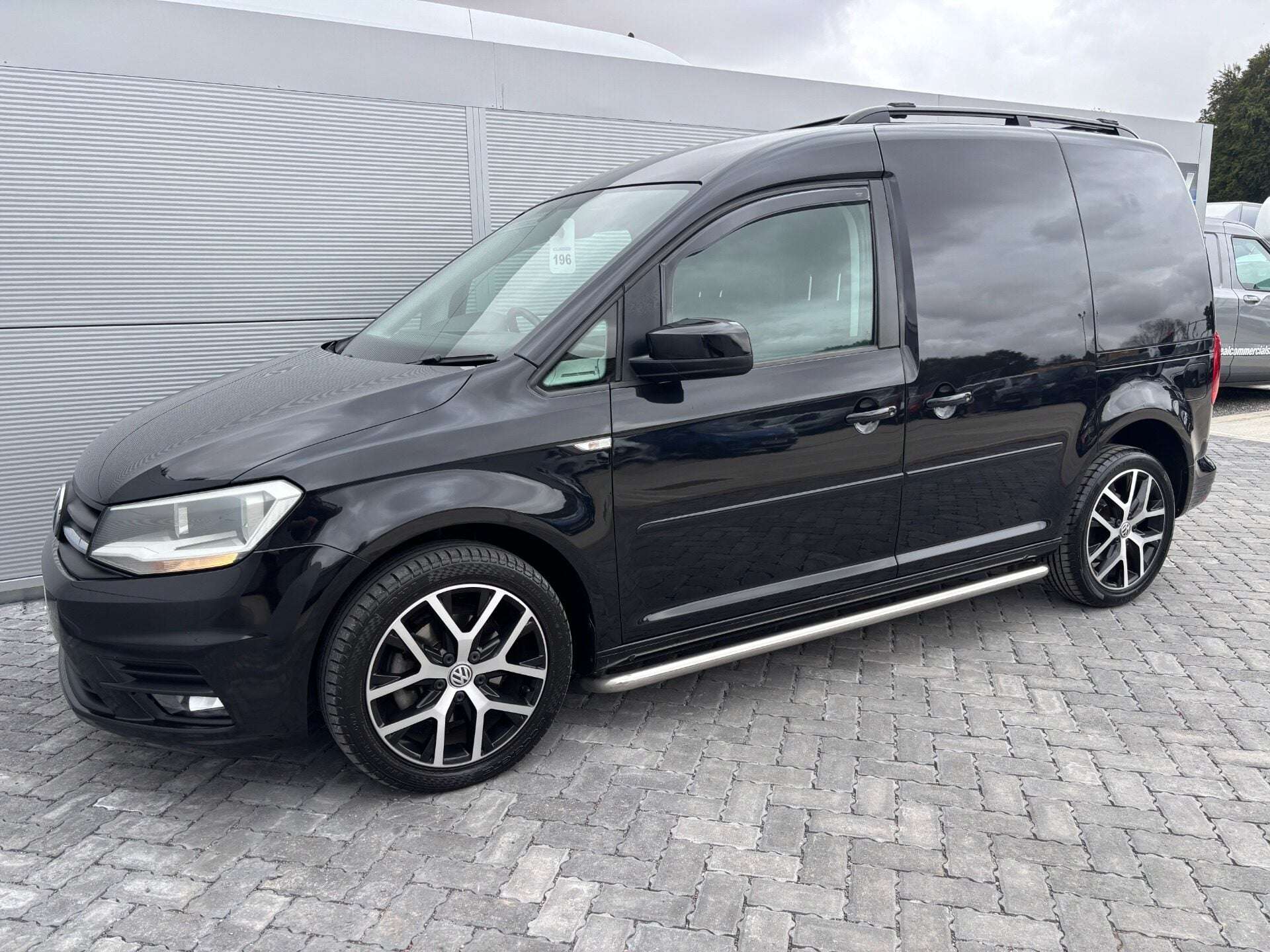 A 2017 VOLKSWAGEN CADDY C20 Tdi Black Edition A 2017 VOLKSWAGEN CADDY C20 Tdi Black Edition