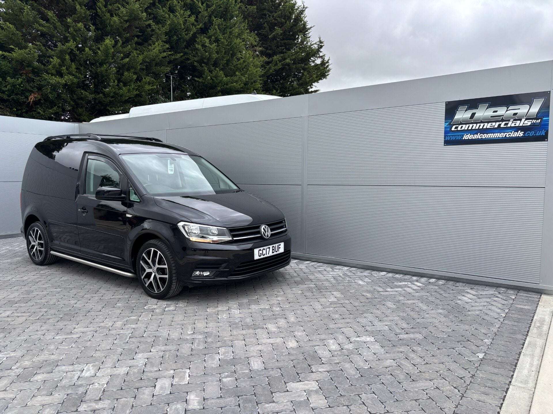 A 2017 VOLKSWAGEN CADDY C20 Tdi Black Edition A 2017 VOLKSWAGEN CADDY C20 Tdi Black Edition