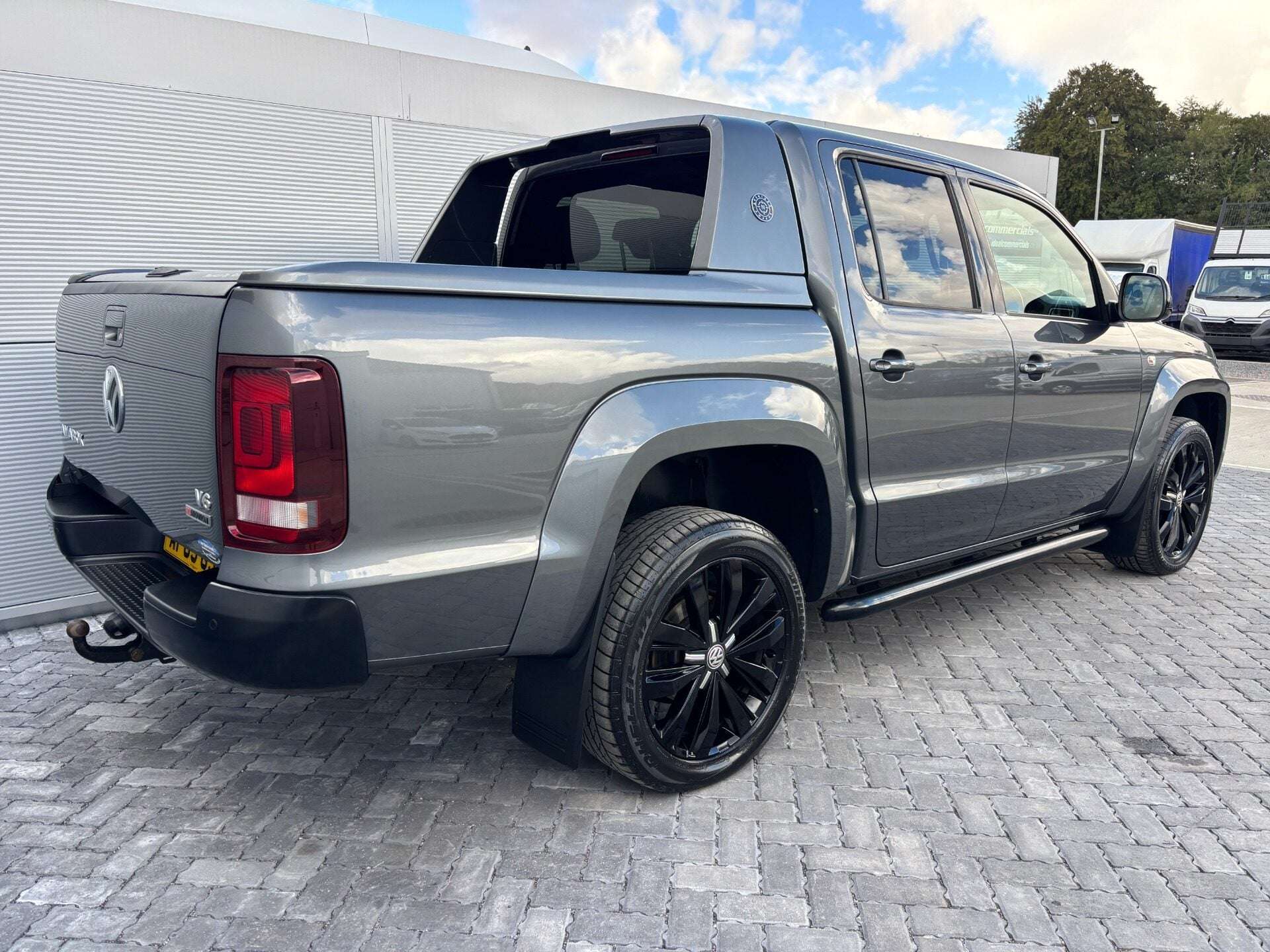 A 2020 VOLKSWAGEN AMAROK V6 258 Tdi DSG Aventura Black Edition 4Motion with Roller Shutter A 2020 VOLKSWAGEN AMAROK V6 258 Tdi DSG Aventura Black Edition 4Motion with Roller Shutter