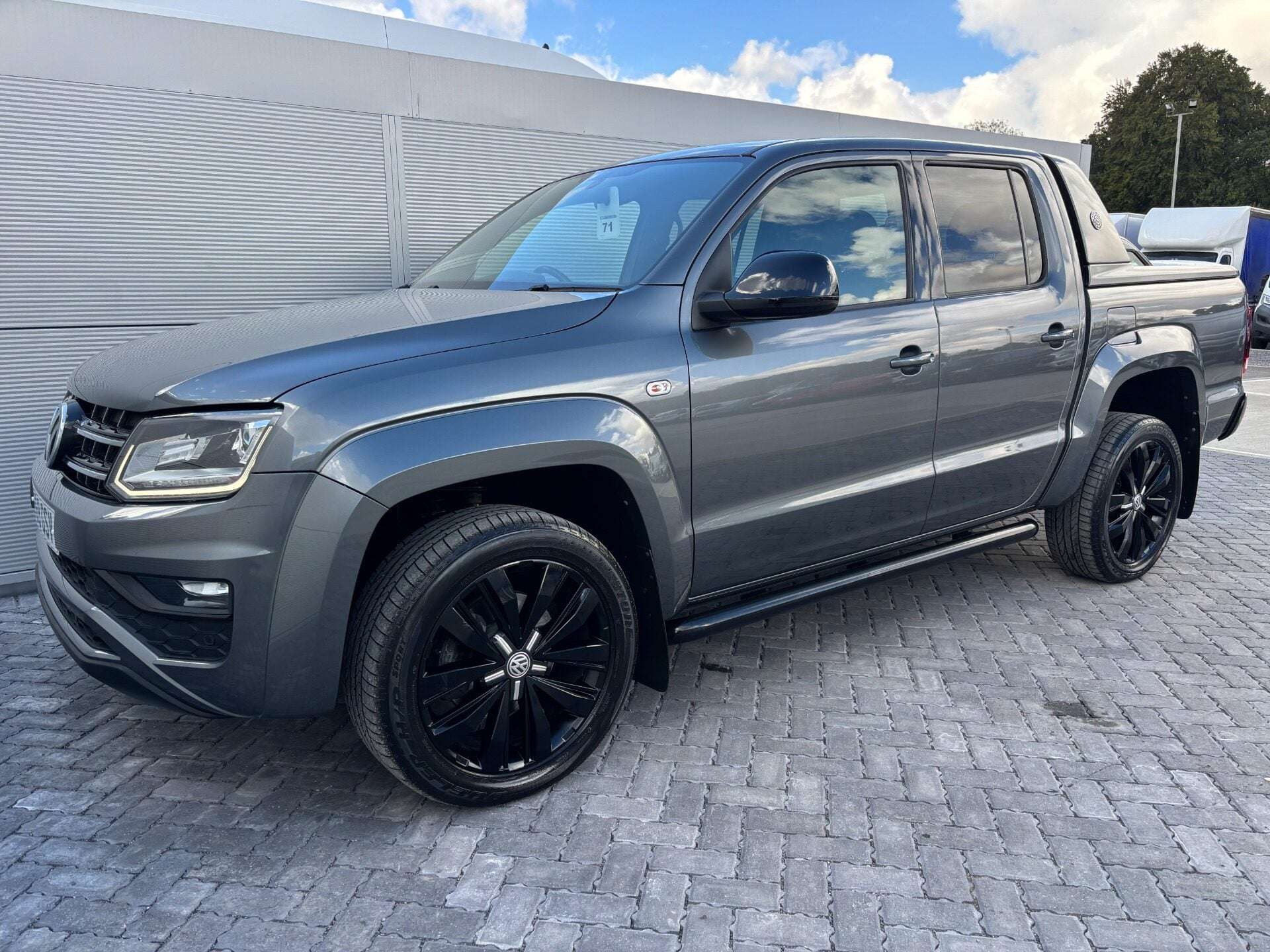 A 2020 VOLKSWAGEN AMAROK V6 258 Tdi DSG Aventura Black Edition 4Motion with Roller Shutter A 2020 VOLKSWAGEN AMAROK V6 258 Tdi DSG Aventura Black Edition 4Motion with Roller Shutter