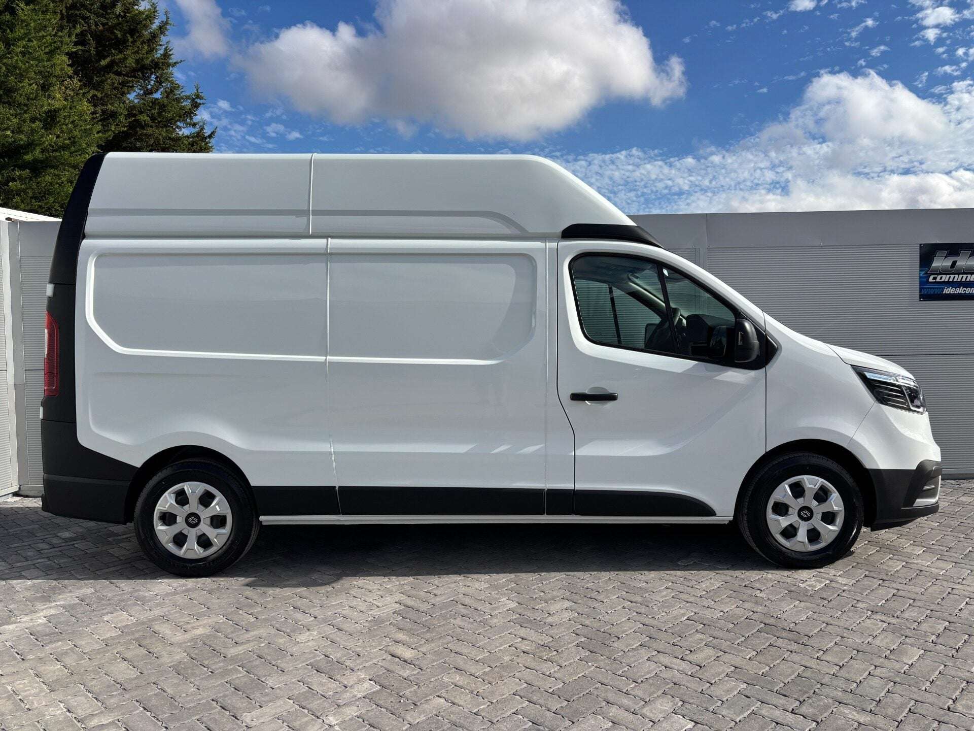 2026 RENAULT TRAFIC 2026 RENAULT TRAFIC