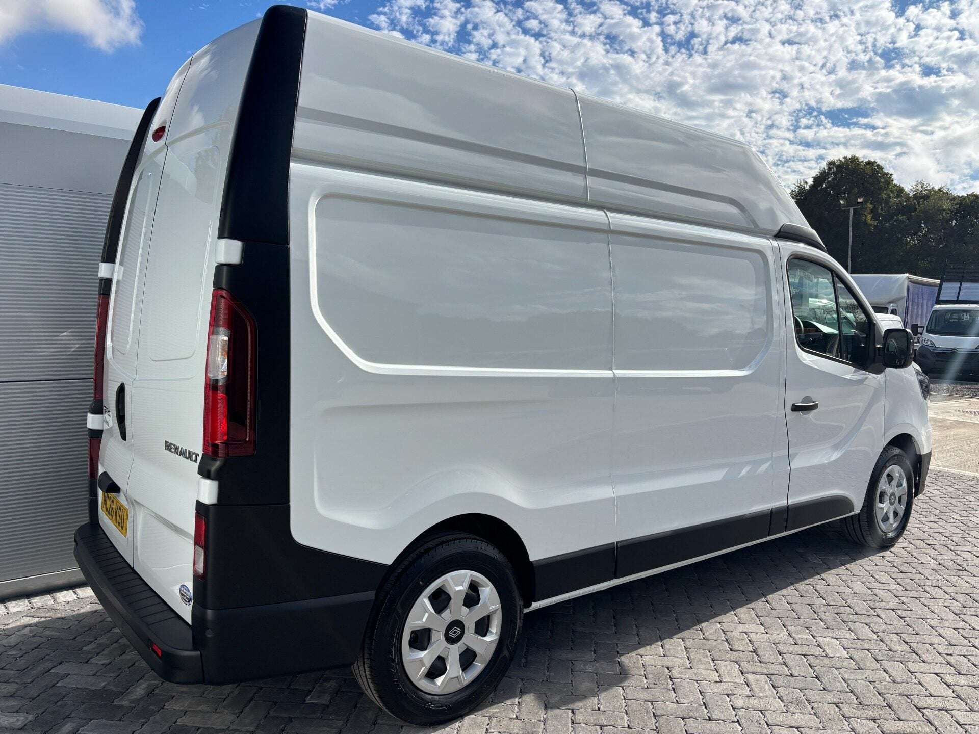 A 2026 RENAULT TRAFIC LH30 Advance 150ps dCi Panel Van A 2026 RENAULT TRAFIC LH30 Advance 150ps dCi Panel Van