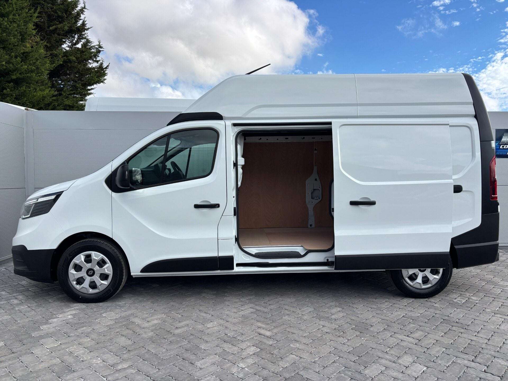 2026 RENAULT TRAFIC 2026 RENAULT TRAFIC