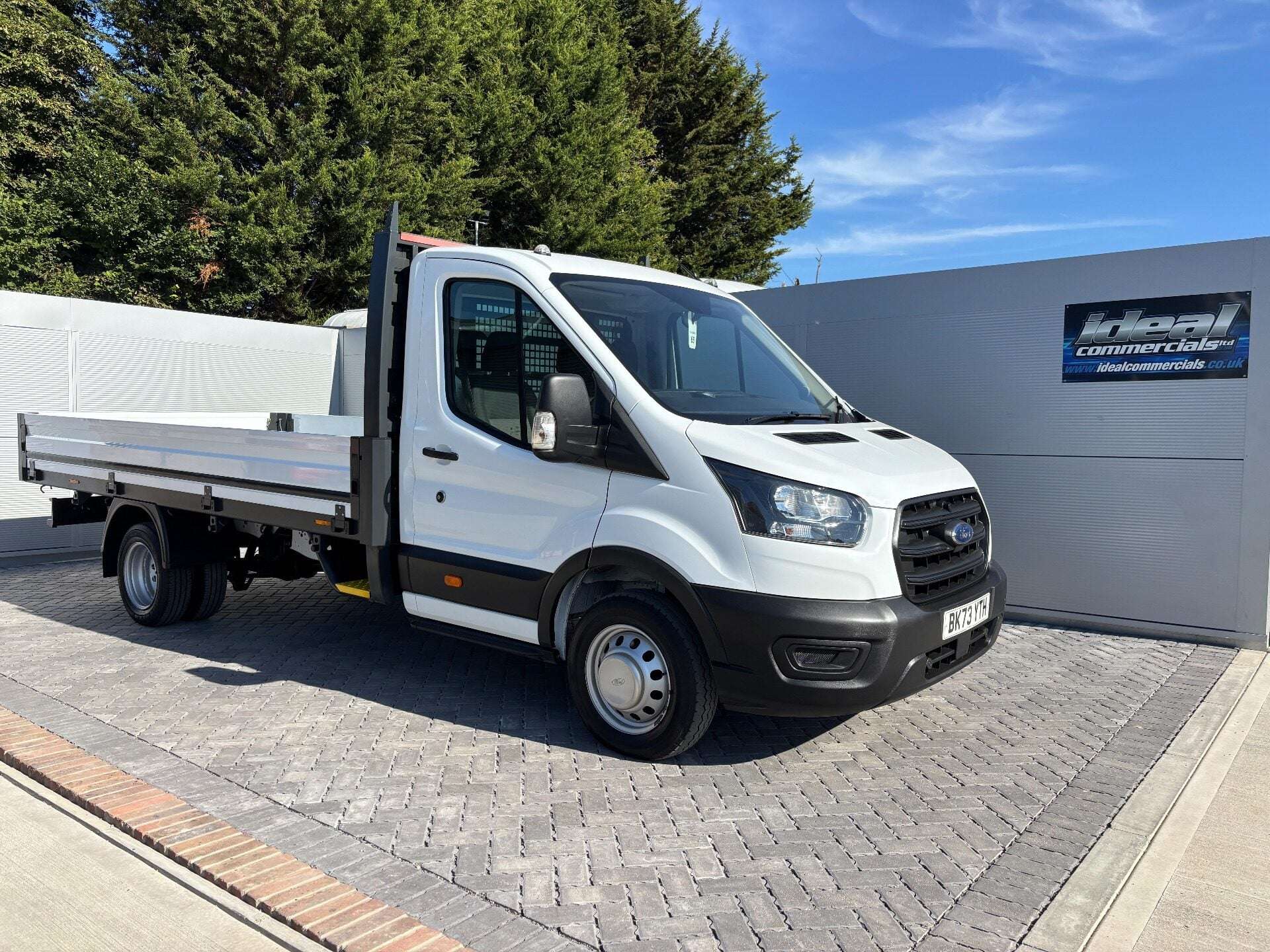 A 2023 FORD TRANSIT 350 Drw L4 130 ps Dropside Truck A 2023 FORD TRANSIT 350 Drw L4 130 ps Dropside Truck