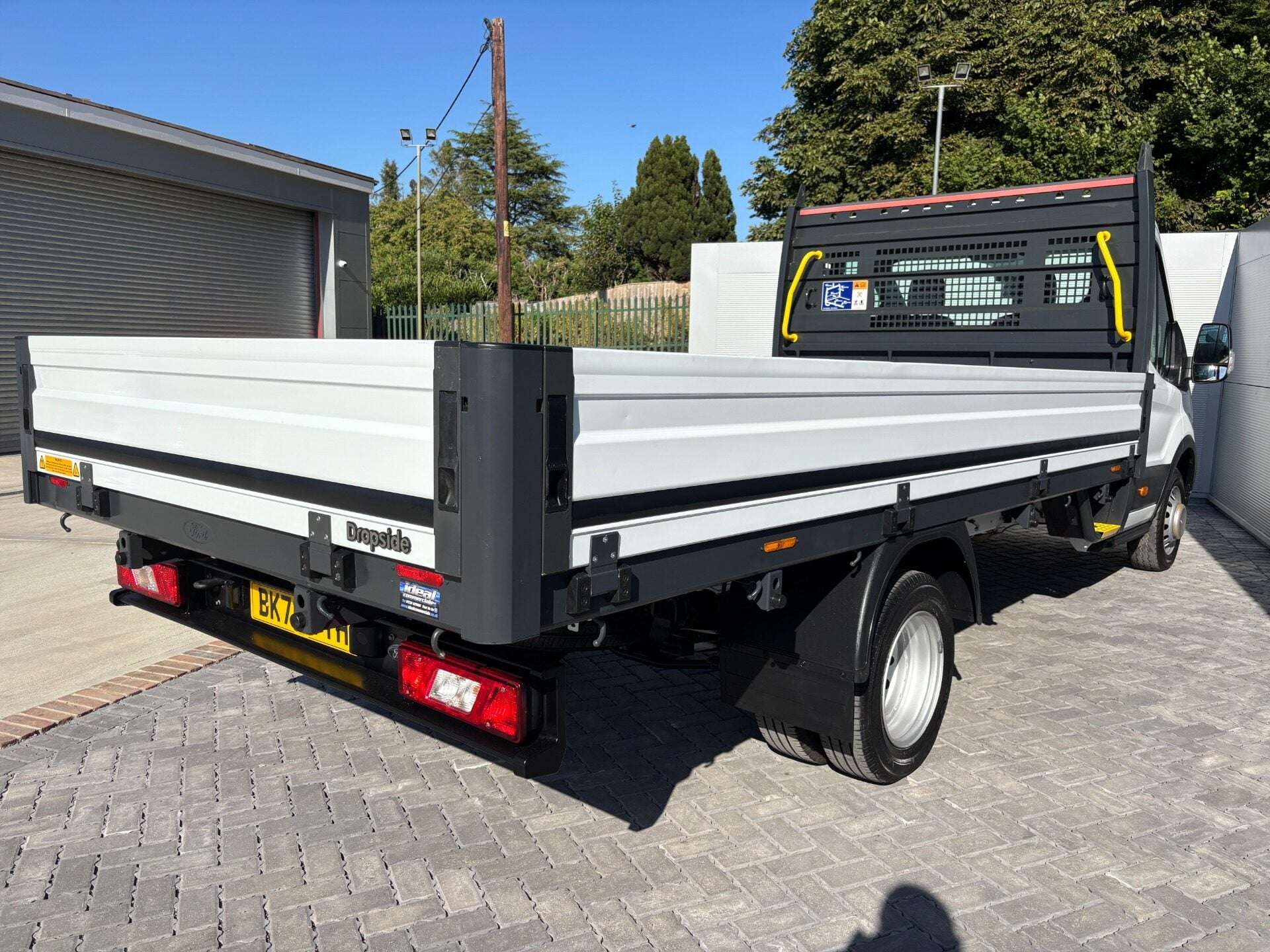 A 2023 FORD TRANSIT 350 Drw L4 130 ps Dropside Truck A 2023 FORD TRANSIT 350 Drw L4 130 ps Dropside Truck