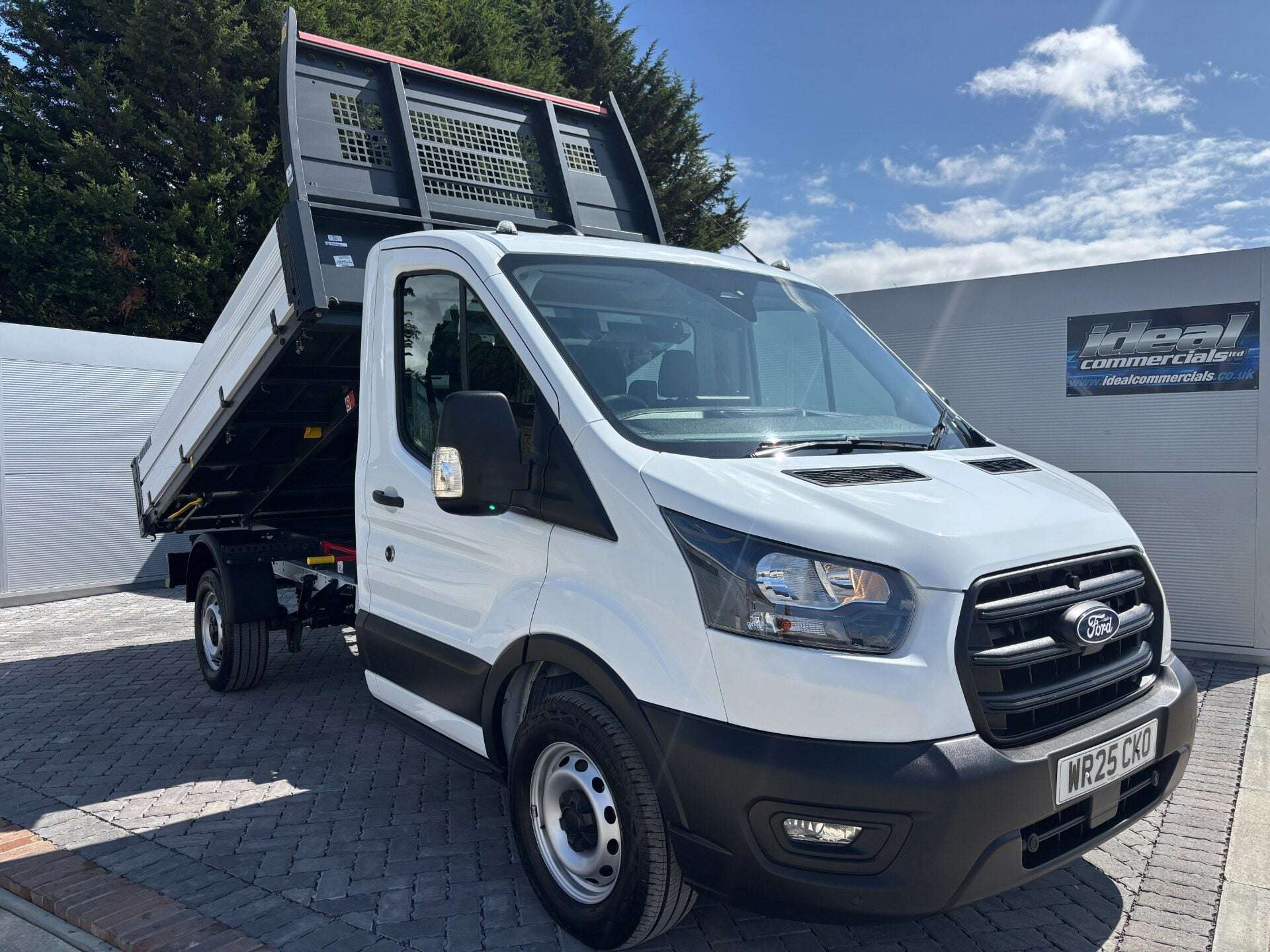 A 2025 FORD TRANSIT 350 Drw L2 165ps Single Cab Tipper - Rear Camera A 2025 FORD TRANSIT 350 Drw L2 165ps Single Cab Tipper - Rear Camera