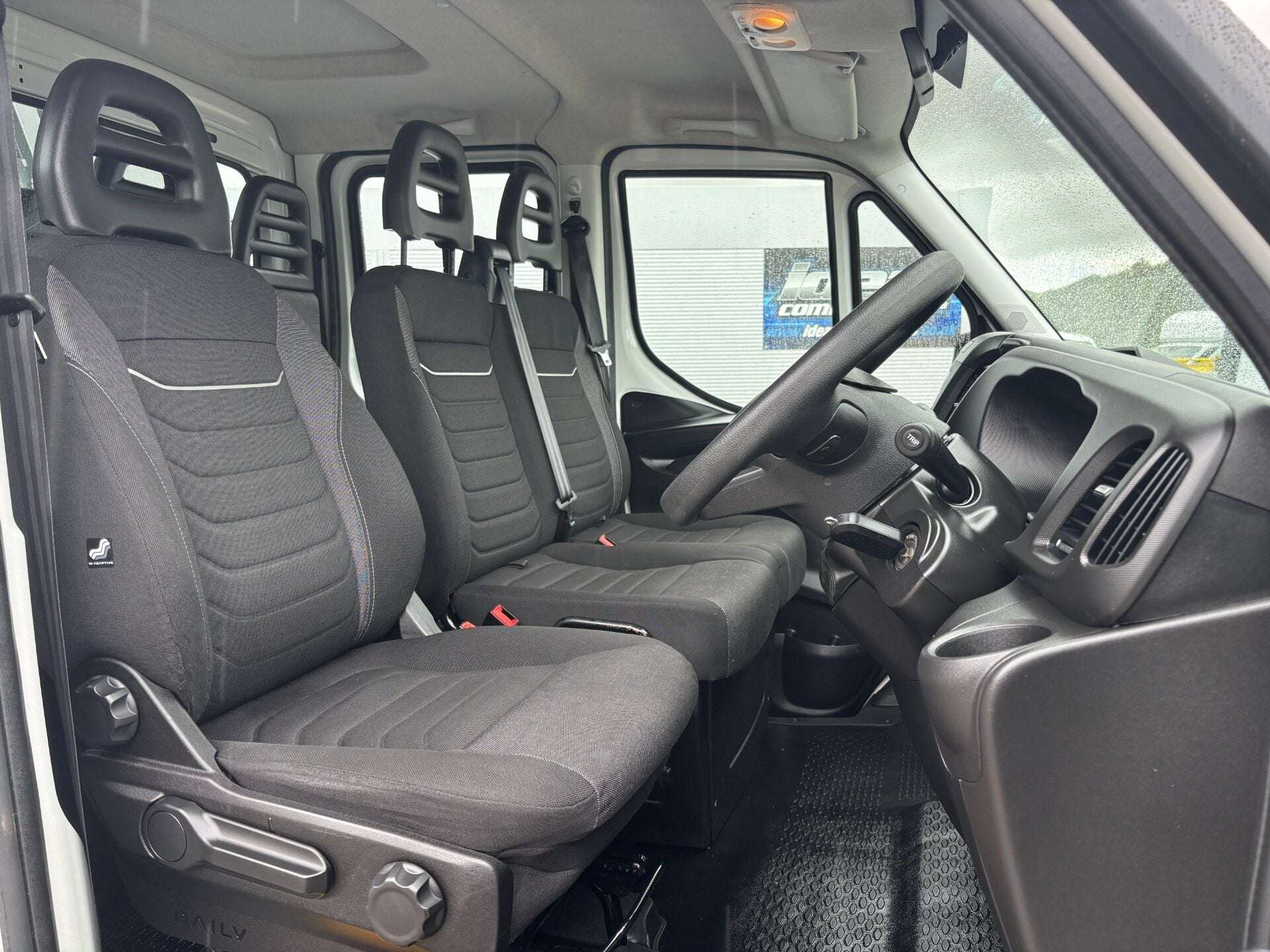 A 2024 IVECO DAILY 35C14D Hi-Matic Crew Cab Tipper A 2024 IVECO DAILY 35C14D Hi-Matic Crew Cab Tipper