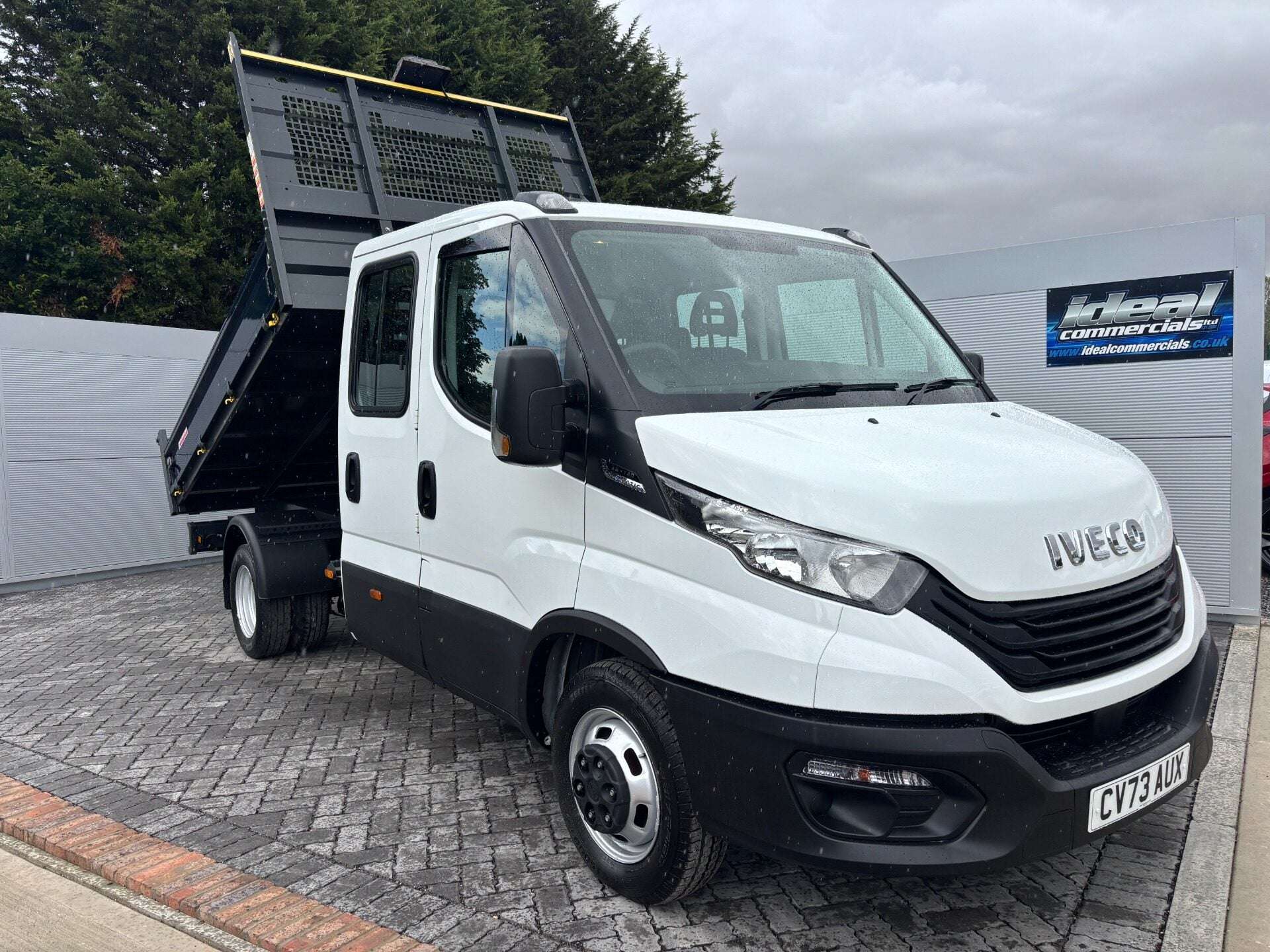 A 2024 IVECO DAILY 35C14D Hi-Matic Crew Cab Tipper A 2024 IVECO DAILY 35C14D Hi-Matic Crew Cab Tipper