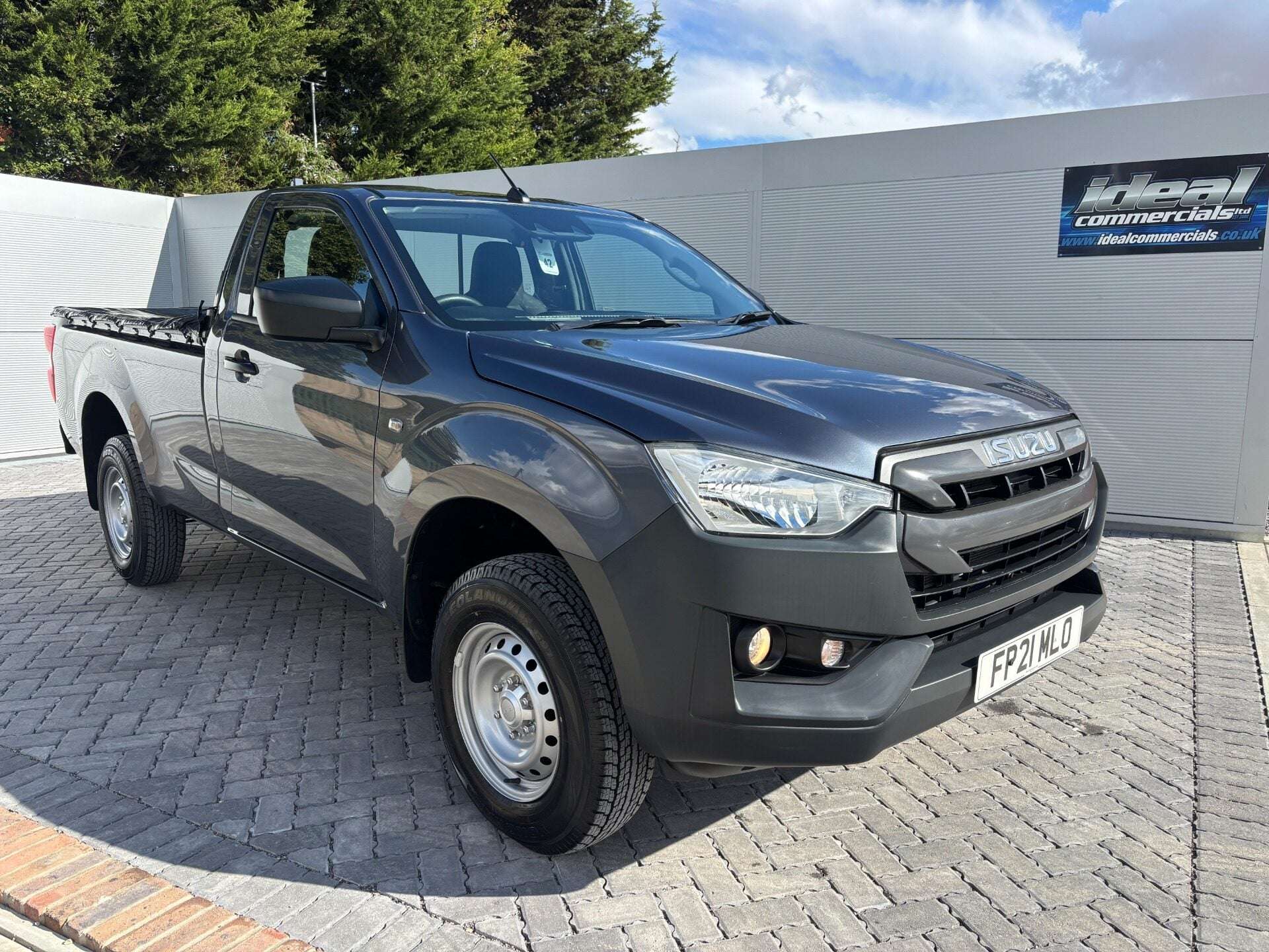 A 2021 ISUZU D-MAX Utility Single Cab 4x4 Pickup A 2021 ISUZU D-MAX Utility Single Cab 4x4 Pickup